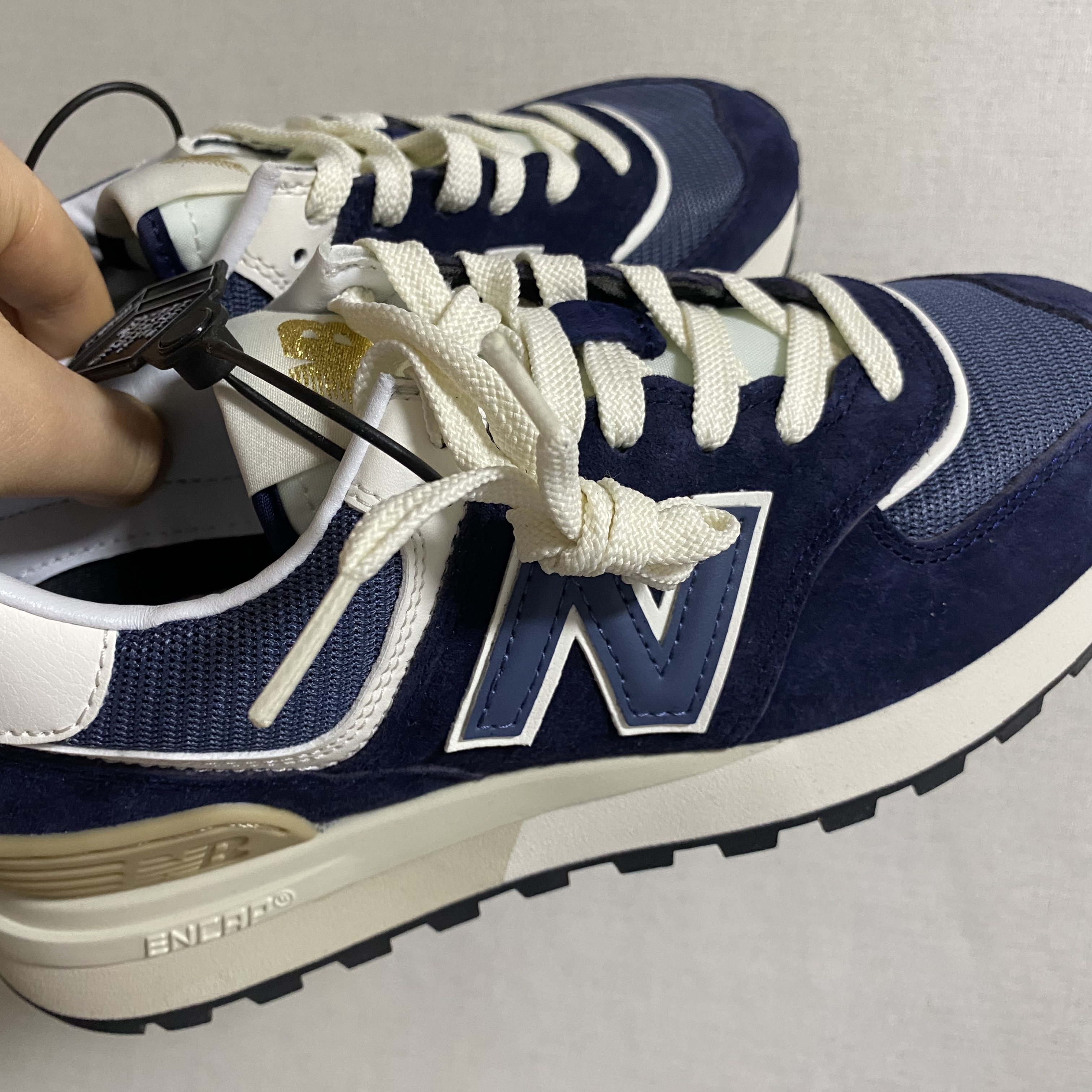 New Balance 574 Legacy Navy 착용 스타일 - 2