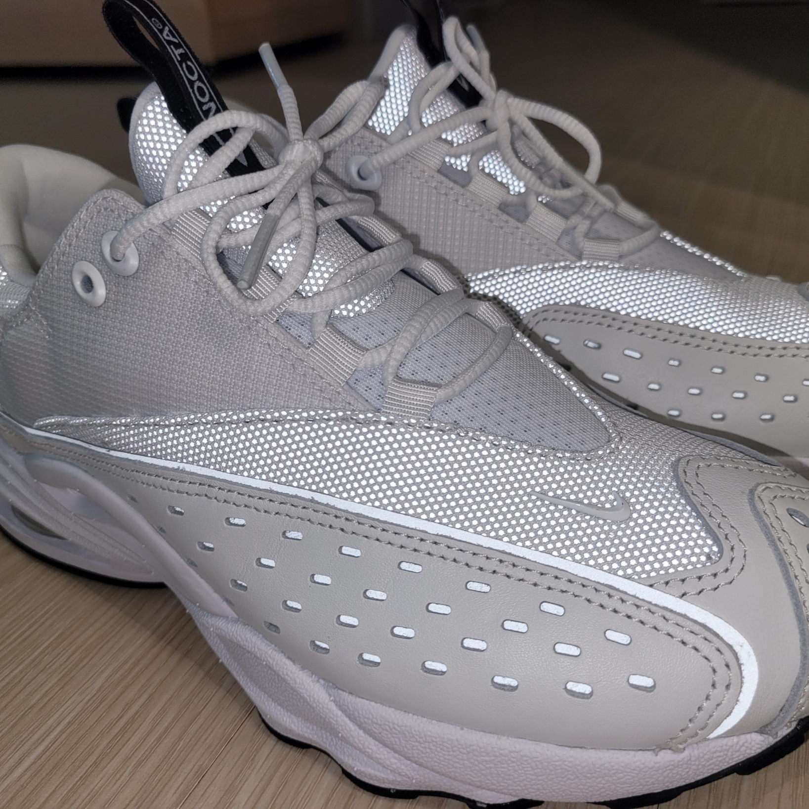 Nike x Drake Nocta Air Zoom Drive Summit White 착용 스타일 - 2