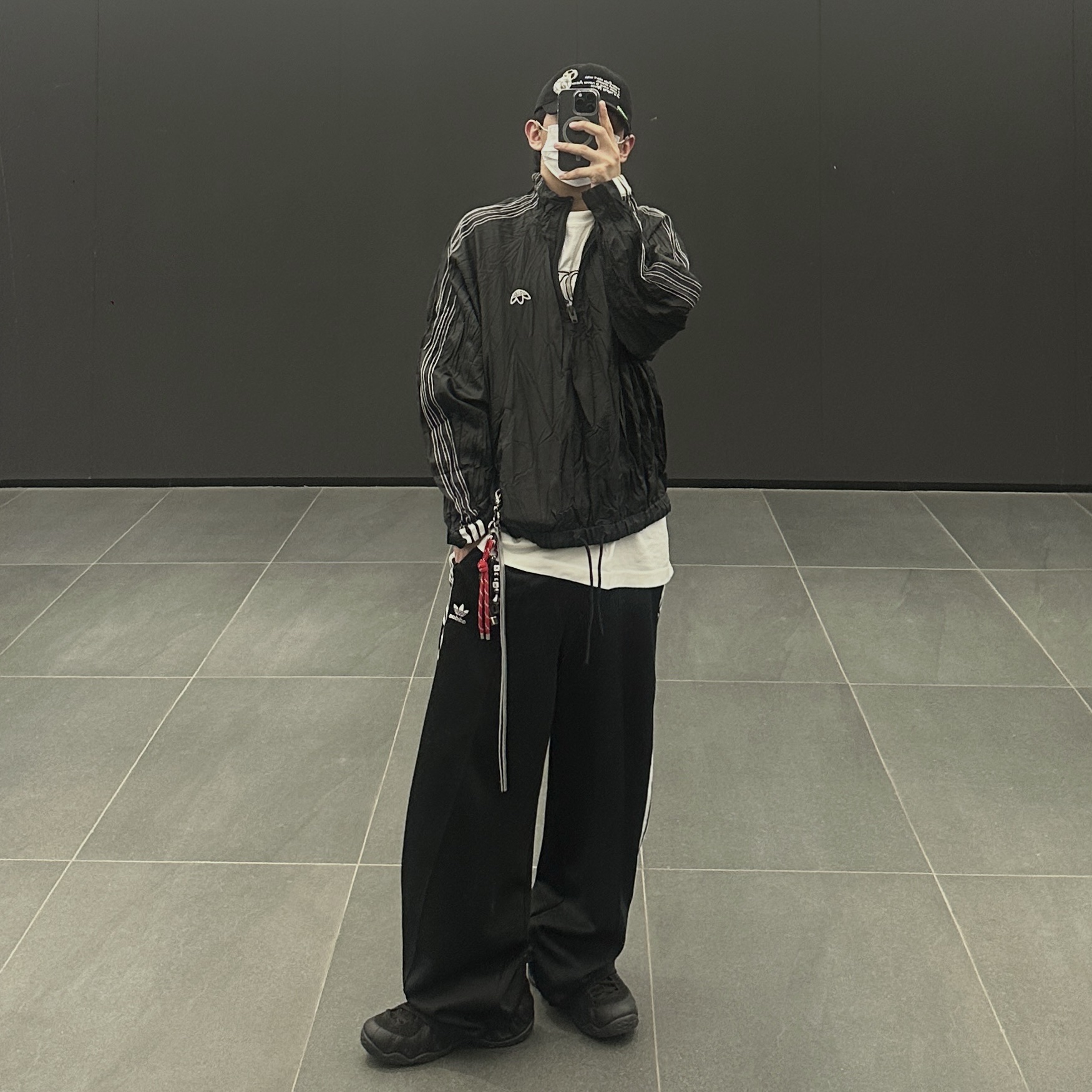 Nike Air Foamposite One Black Anthracite, (W) Adidas Primeblue Relaxed Wide Leg Pants Black - US Sizing 착용 스타일 - 3