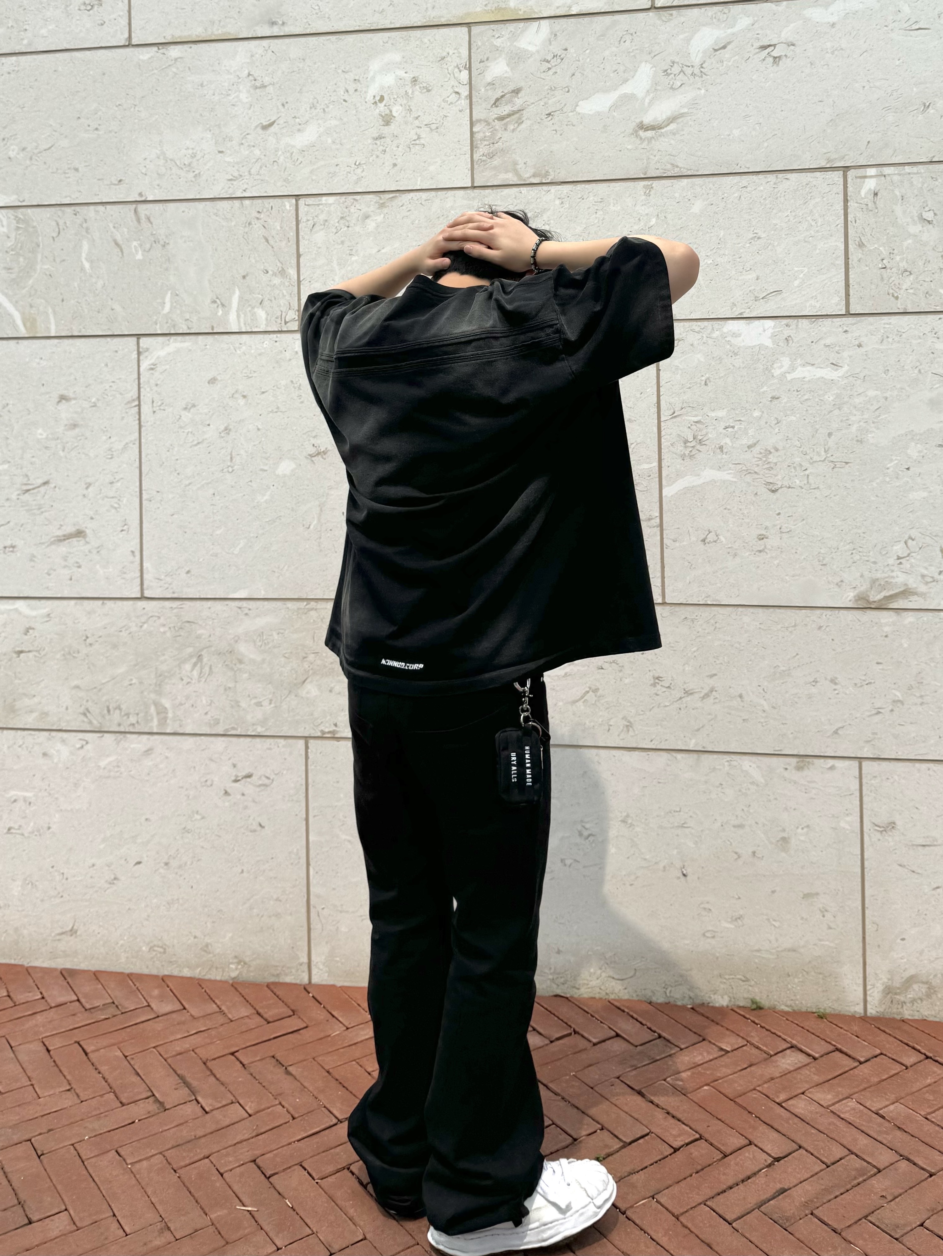 Nonnod Back Detail T-shirt Washed Black, Nonnod Flared Pants Black 착용 스타일 - 3