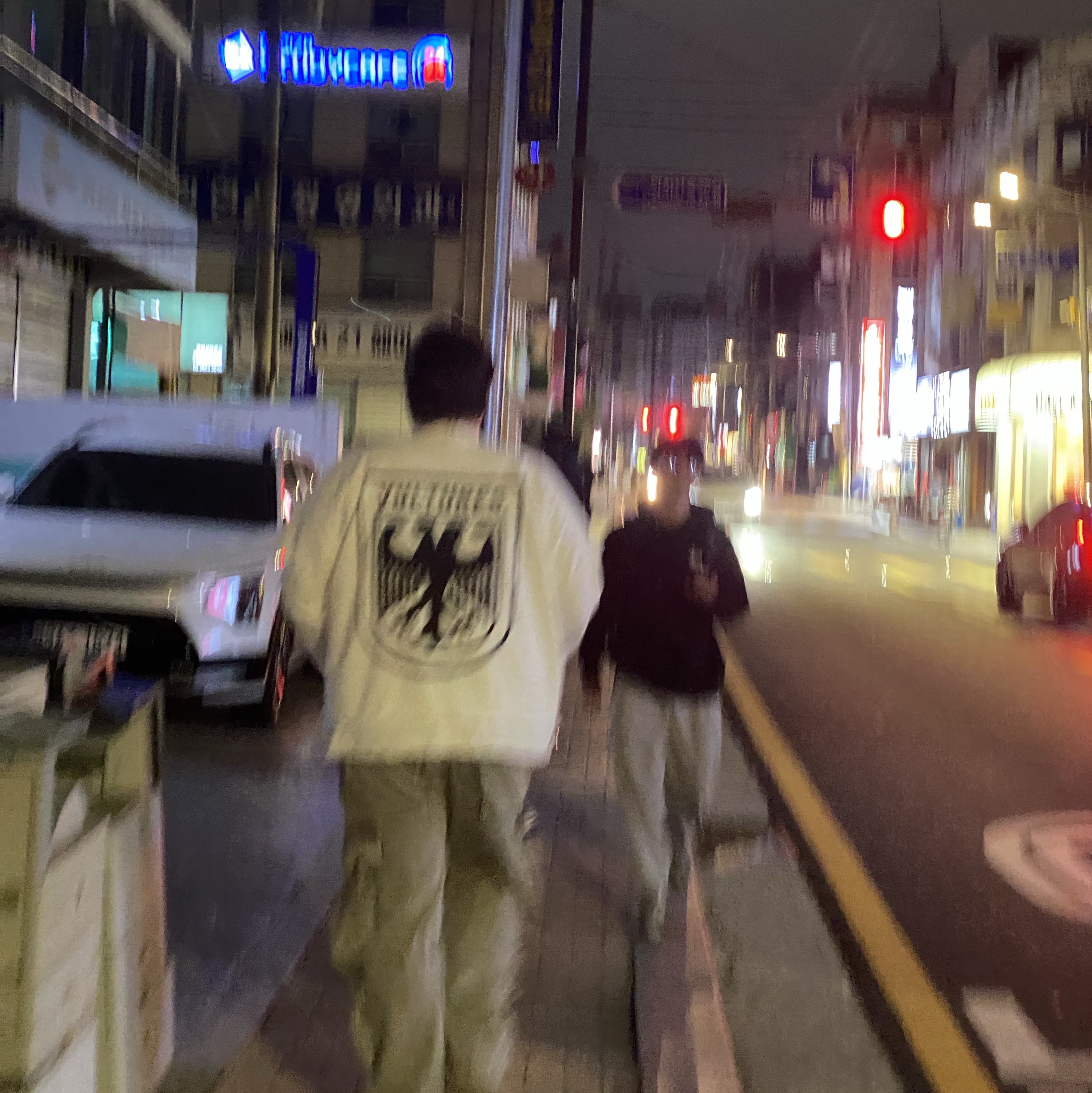 Yeezy Vultures Box T-Shirt White, Yeezy Vultures Long Sleeve T-Shirt White 착용 스타일 - 3