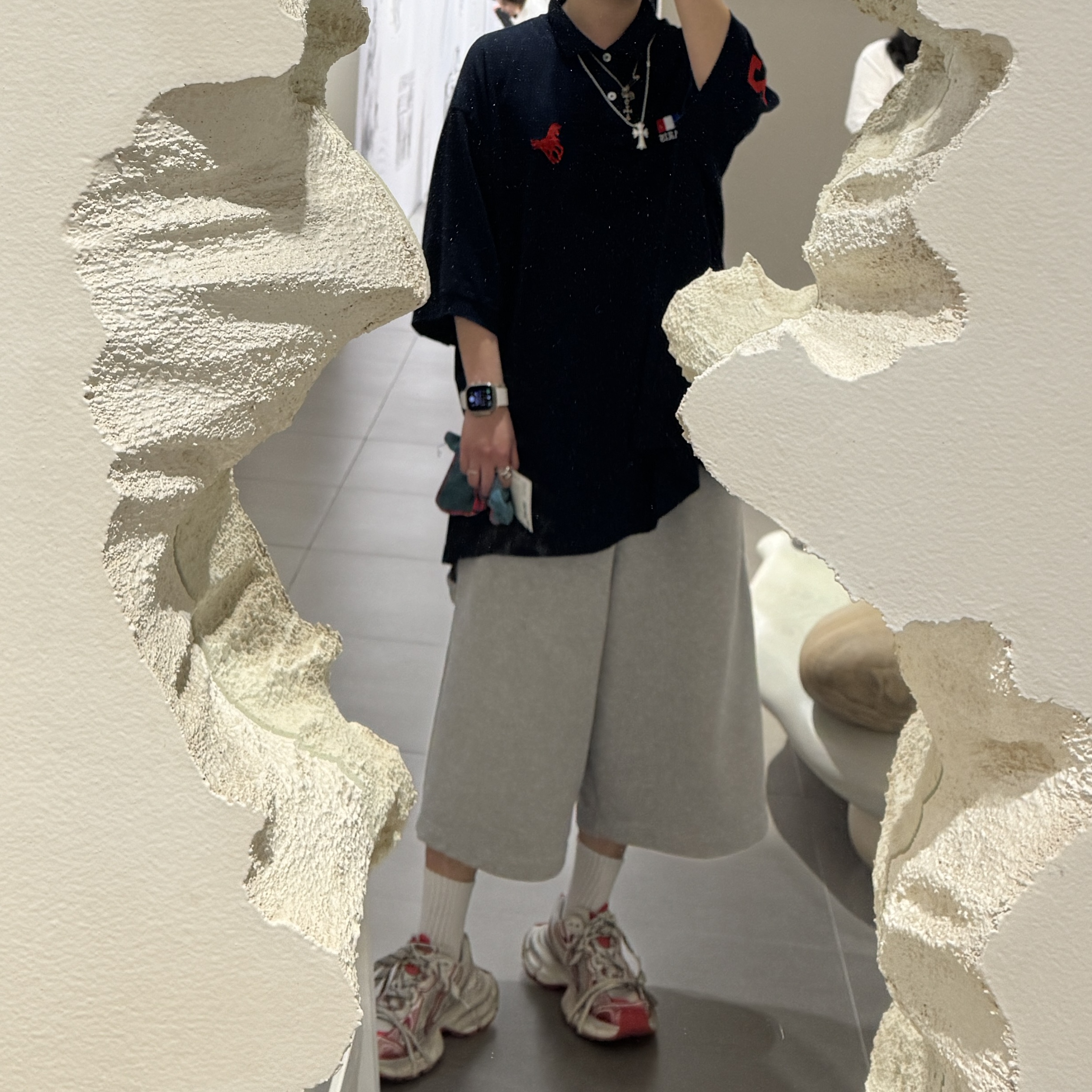Chrome Hearts Silichrome CH Cross Pendant White 2022/2023, MJD Waffle Wide Carpenter Bermuda Pants Melange White 착용 스타일