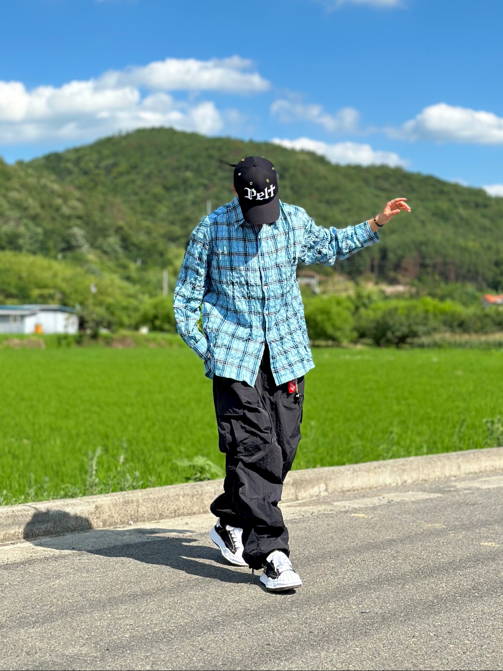 Maison Mihara Yasuhiro Blakey OG Sole Canvas Low-top Sneakers Black White, Human Made Heart Keyring Red 착용 스타일 - 1