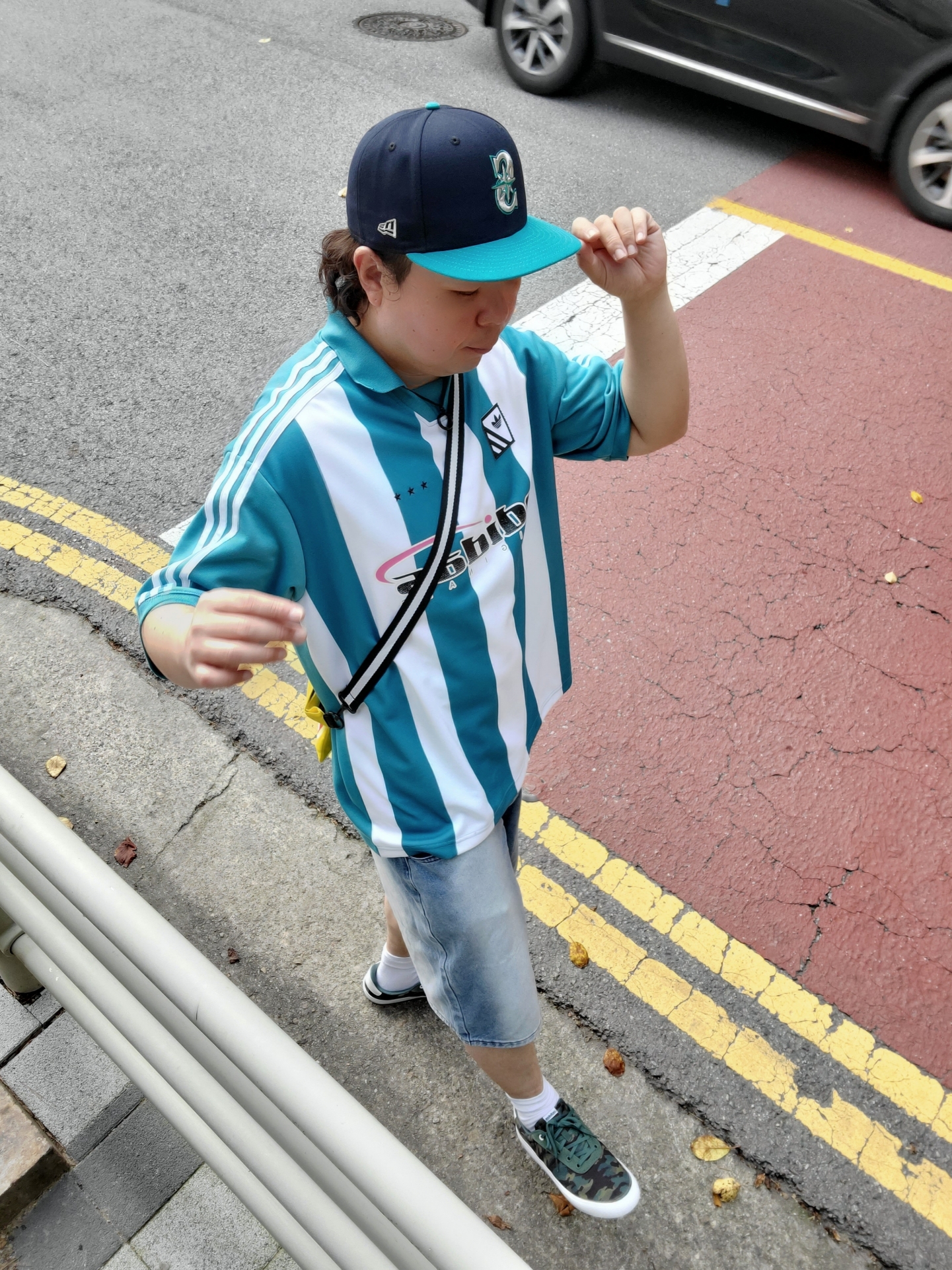Adidas Trefoil Logo Play Football Graphic S/S Polo T-Shirt Arctic Fusion - KR Sizing 착용 스타일 - 1