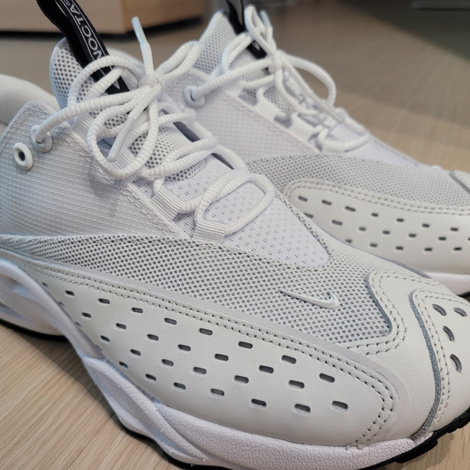 Nike x Drake Nocta Air Zoom Drive Summit White 착용 스타일 - 1