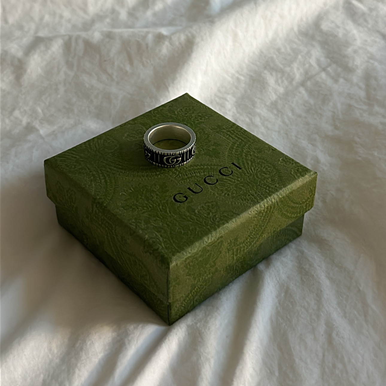 Gucci Ring with Double G Silver 착용 스타일