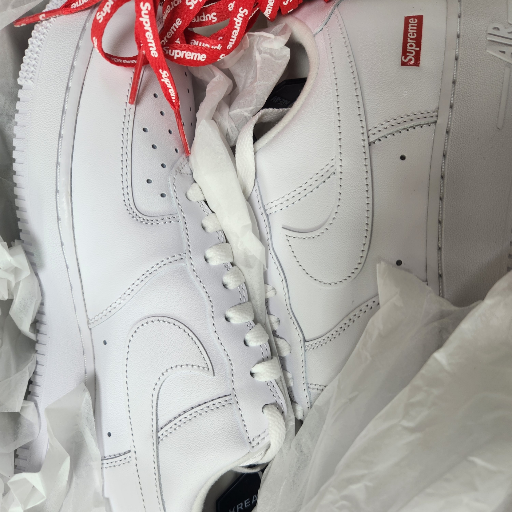 Nike x Supreme Air Force 1 Low White 착용 스타일