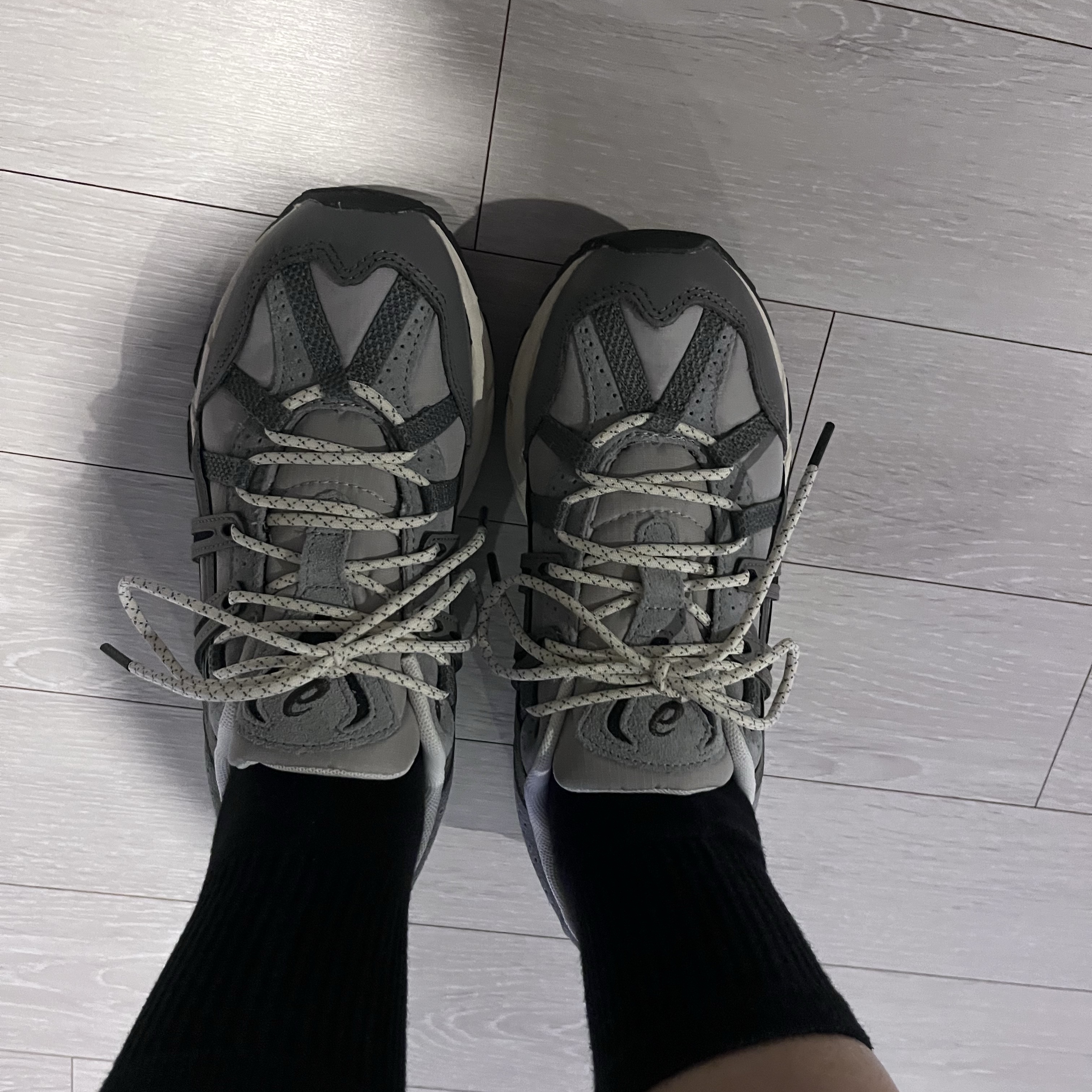 Asics Gel-Sonoma 15-50 Oyster Grey Clay Grey 착용 스타일