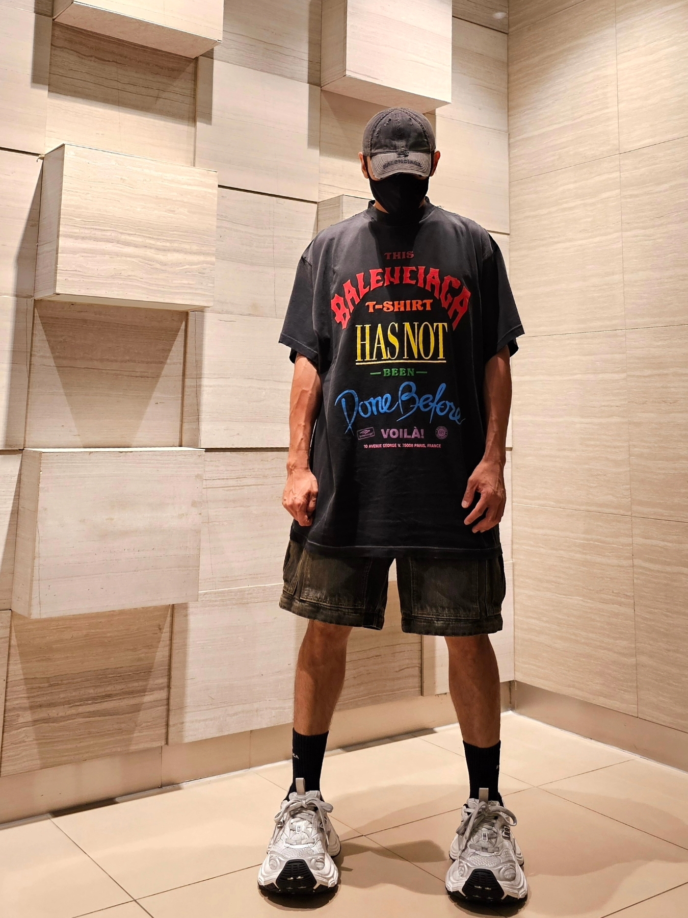 Balenciaga Not Been Done Oversized Vintage Jersey T-Shirt Black, Balenciaga Cargo Pants in Black 착용 스타일 - 4