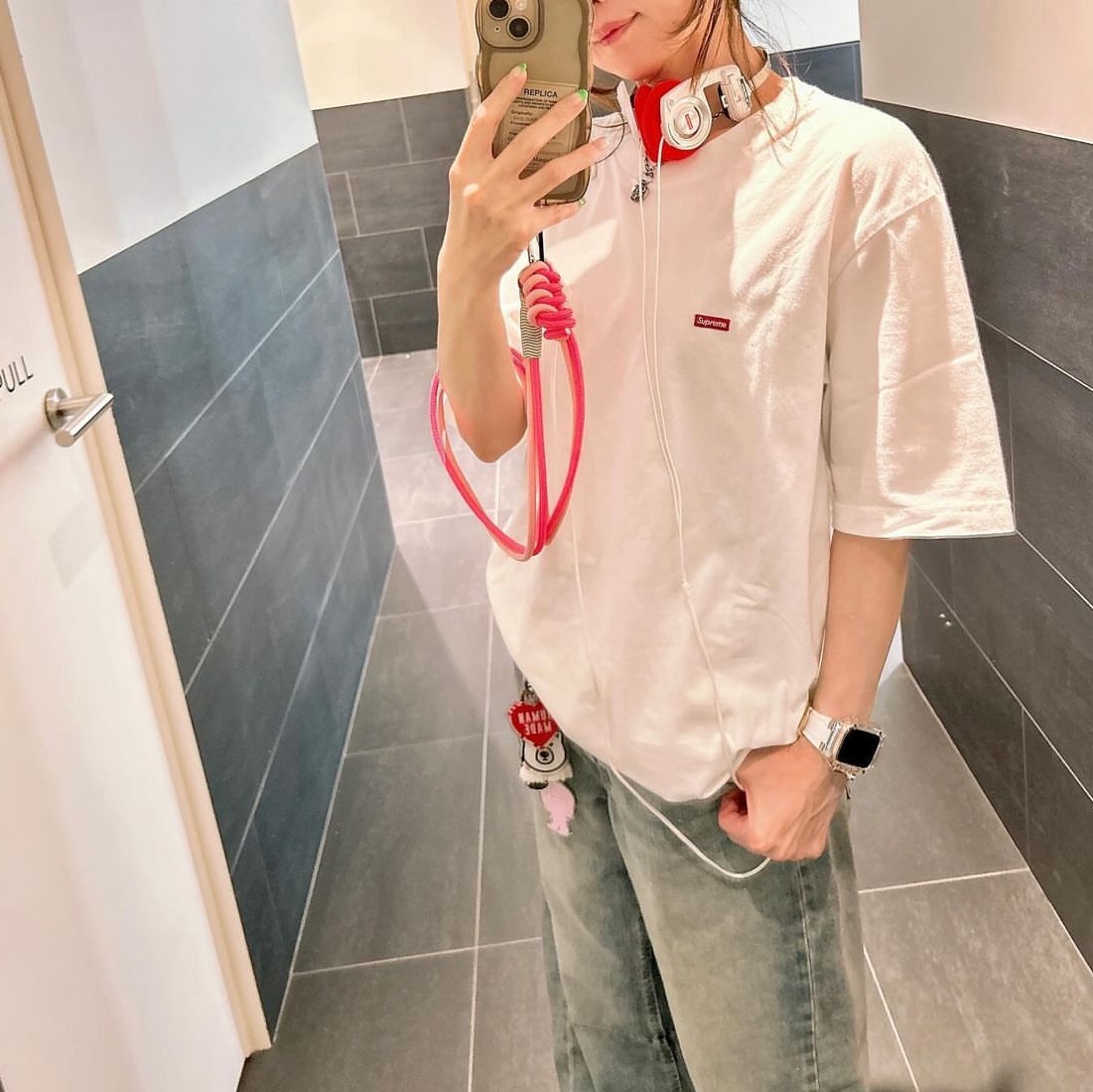 Supreme Small Box T-Shirt White - 24SS 착용 스타일