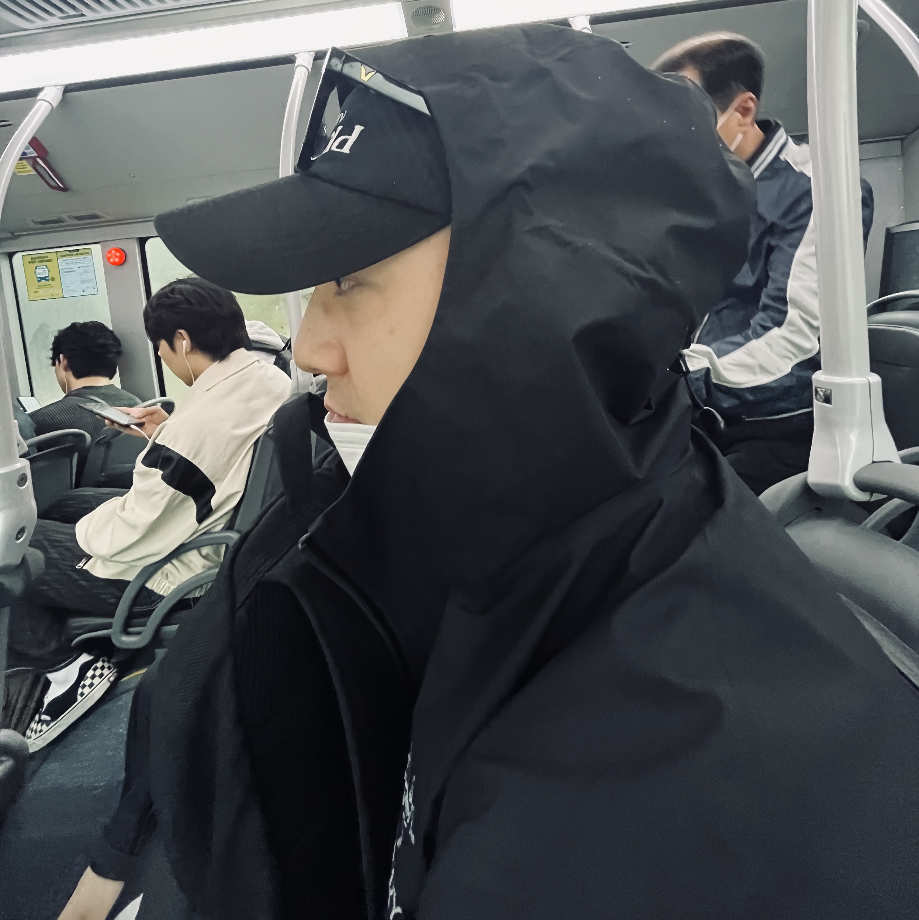Arc'teryx Beta Jacket Black 착용 스타일