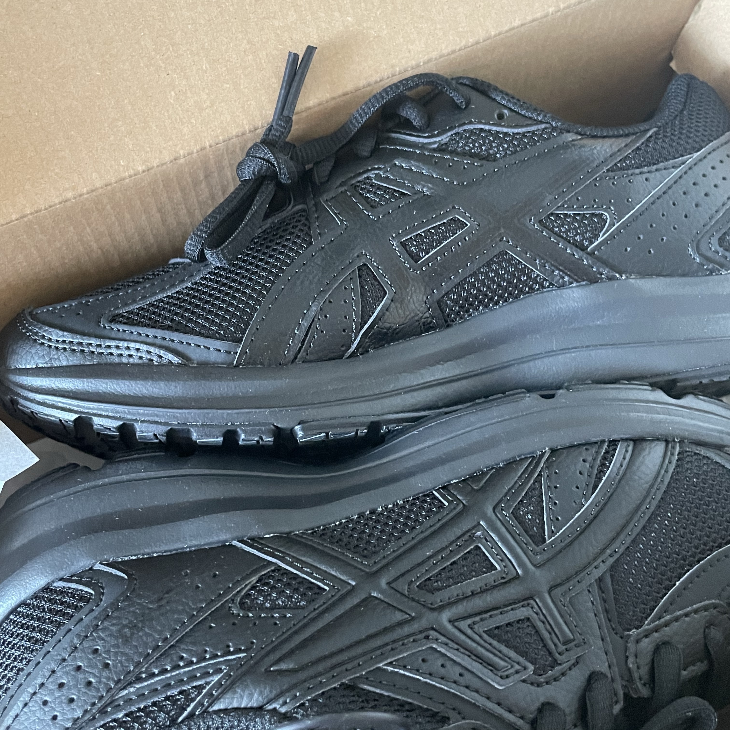 Asics Jog 100 S Black - 2E Wide 착용 스타일 - 1