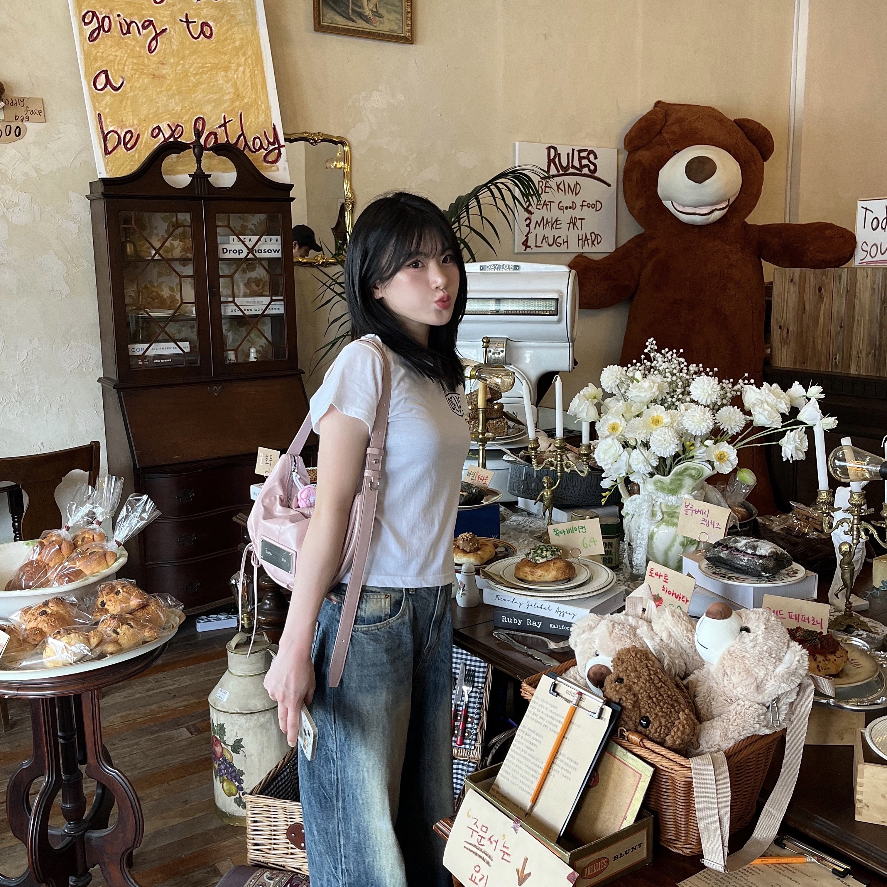 (Kids) Deus Ex Machina College Seoul T-Shirt White, Matin Kim Half Shirring Ribbon Round Bag Pink 착용 스타일