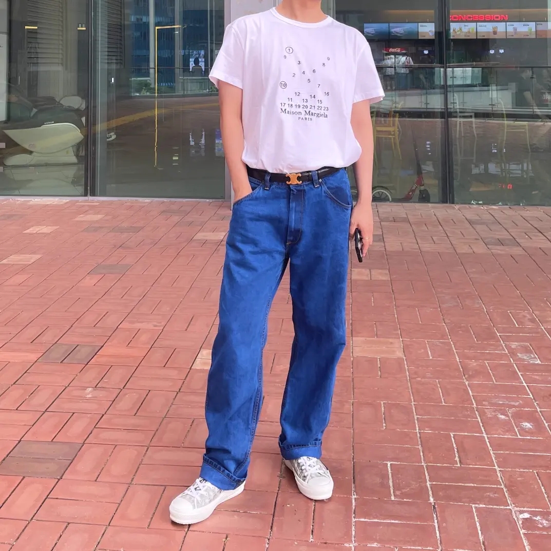 Maison Margiela Numeric Logo Mako Cotton T-Shirt White (Four Stiches), (W) Celine Medium Triomphe Belt in Taurillon Leather Black 착용 스타일