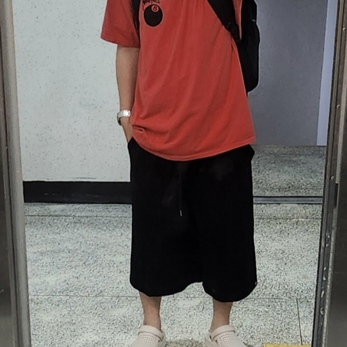 Stussy 8 Ball Pigment Dyed T-Shirt Guava 착용 스타일