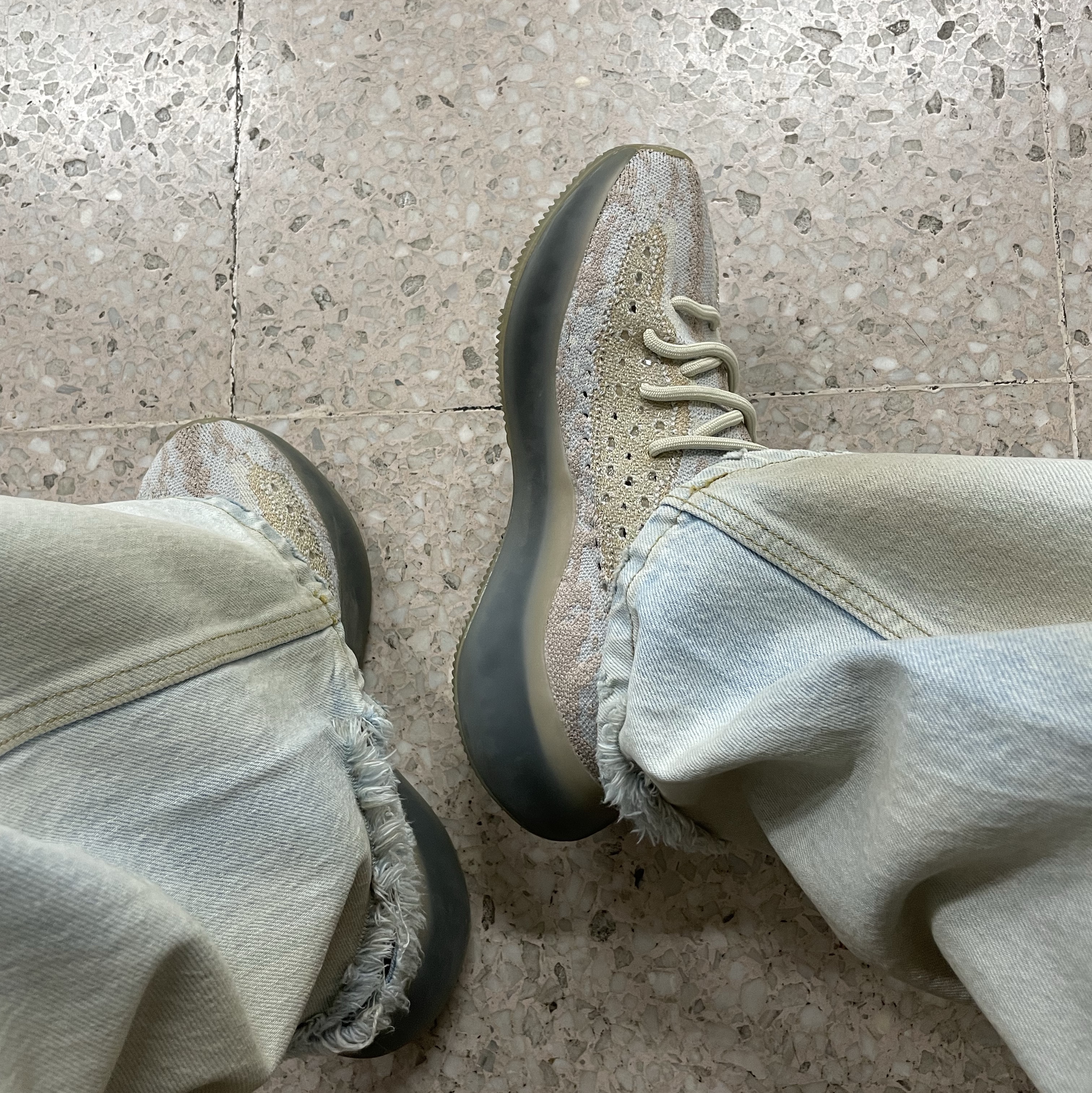 Adidas Yeezy Boost 380 Pepper - Non-Reflective 착용 스타일
