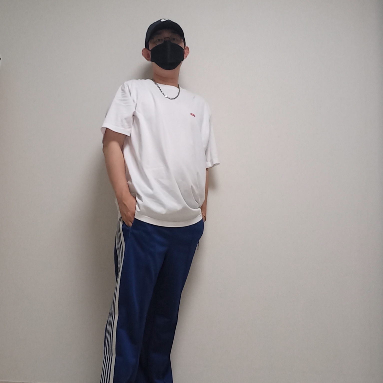 Supreme Cordura Ripstop S Logo 6-Panel Black - 23SS, Supreme Small Box T-Shirt White - 24SS 착용 스타일 - 3