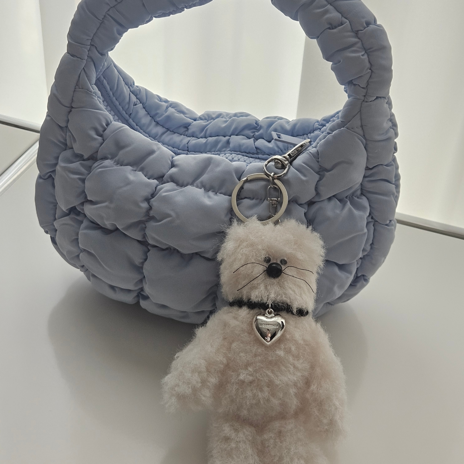 COS Quilted Micro Bag Light Blue, Monamhee Creami Keyring Cream - KREAM Exclusive 착용 스타일 - 1
