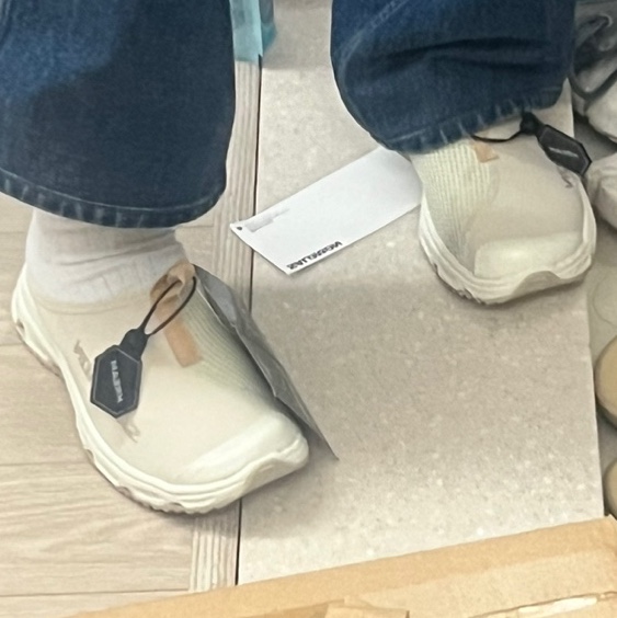 Salomon RX Slide 3.0 Almond Milk Aloe Wash 착용 스타일