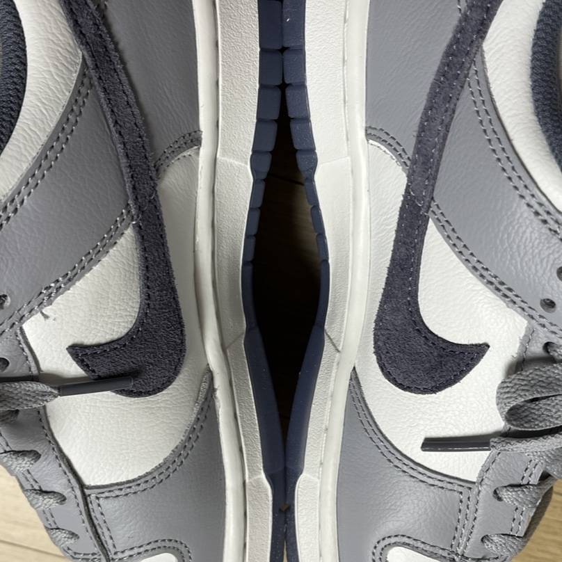 Nike Dunk Low Retro SE White Light Carbon 착용 스타일