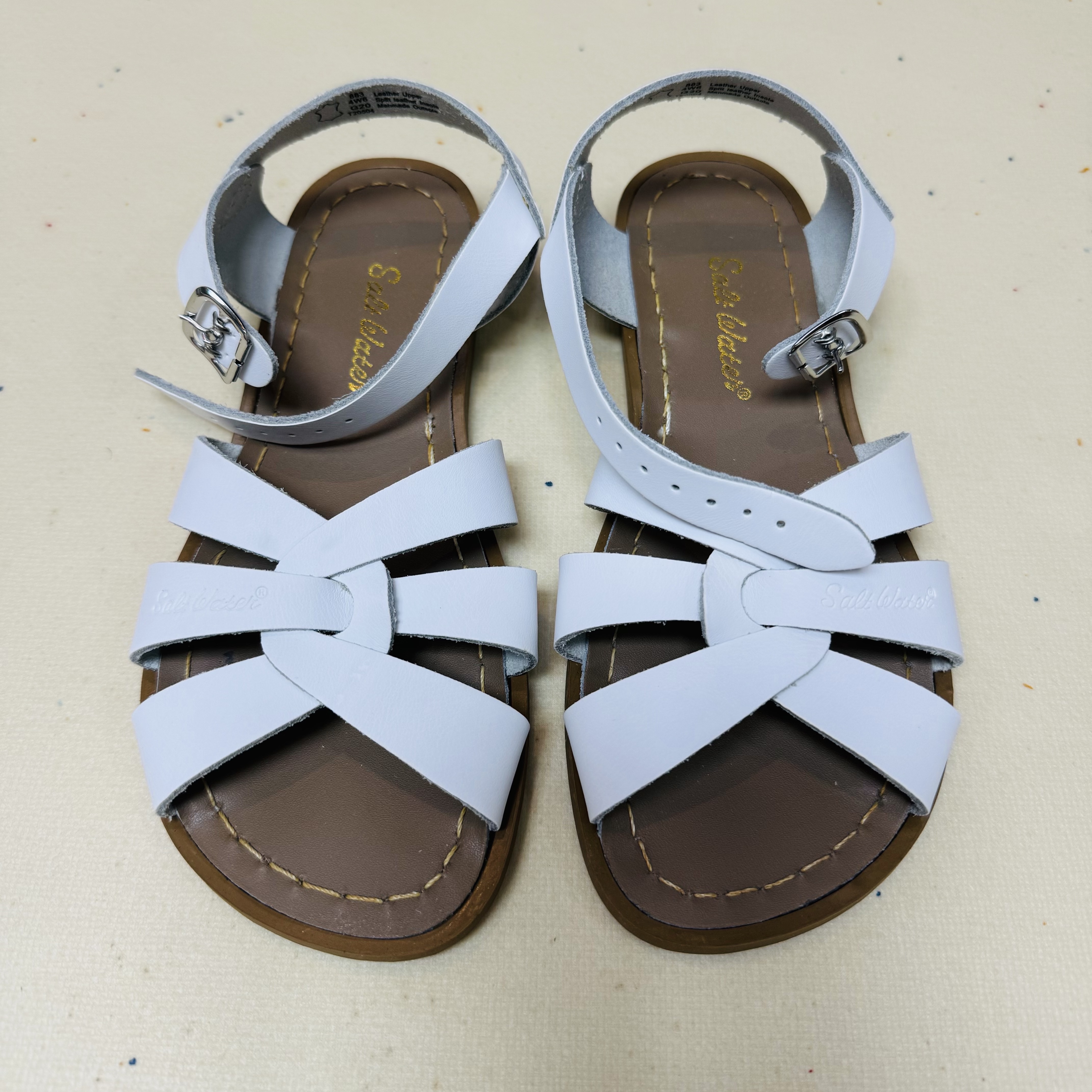 (W) Saltwater Sandal Original Sandal White 착용 스타일