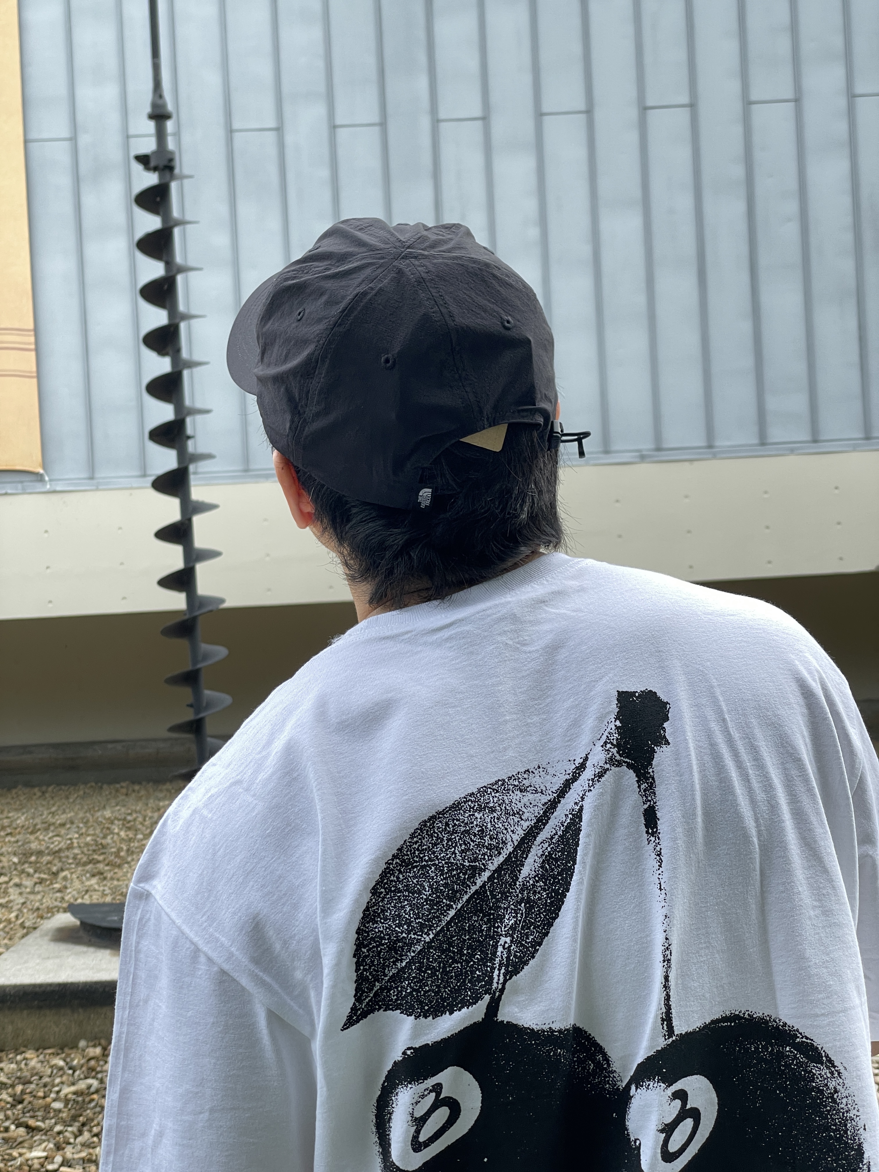 Stussy Cherries T-Shirt White 착용 스타일 - 3