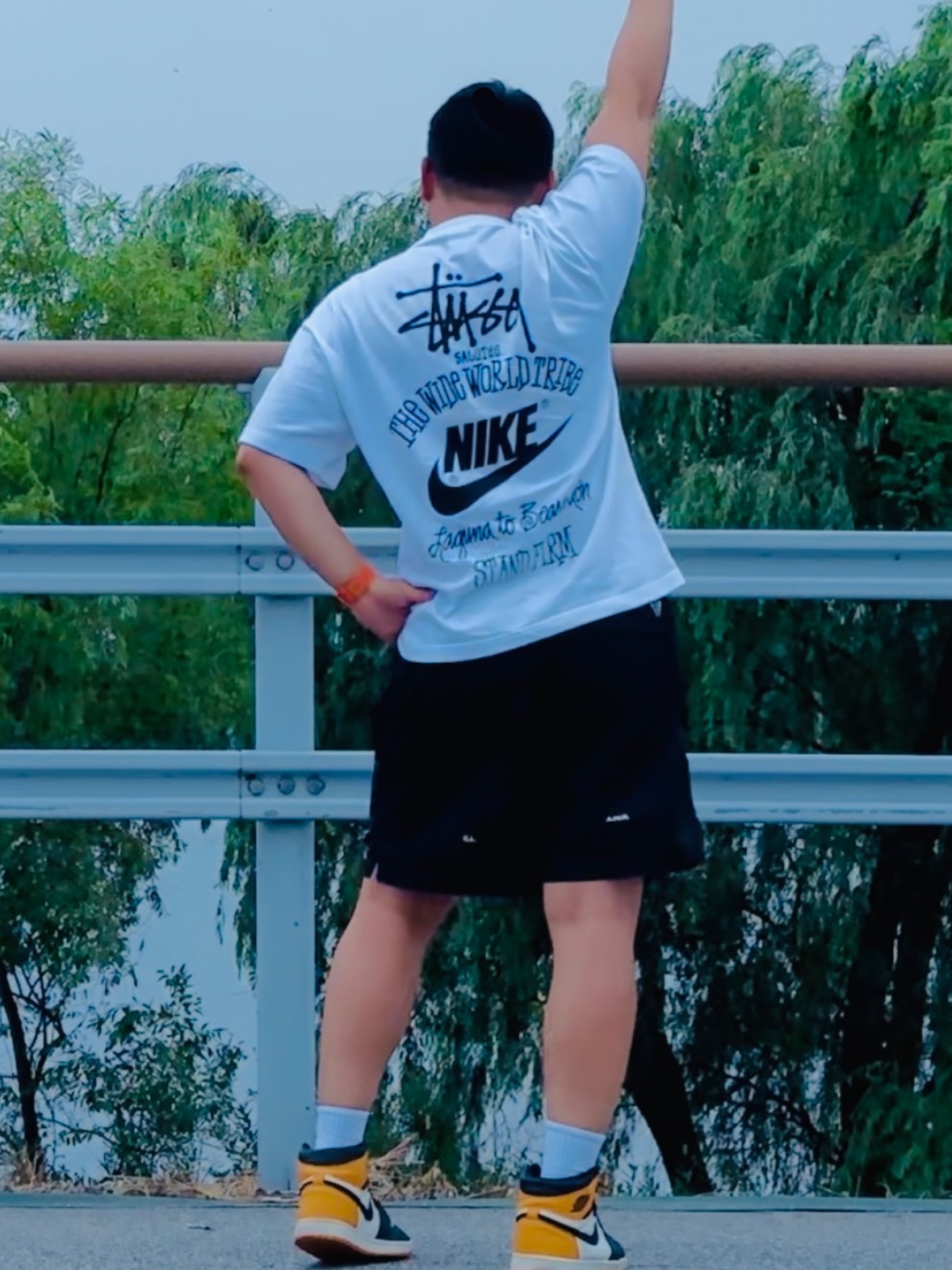 Jordan 1 Retro High OG Taxi, Nike x Stussy T-Shirt White (DV1774-100) 착용 스타일