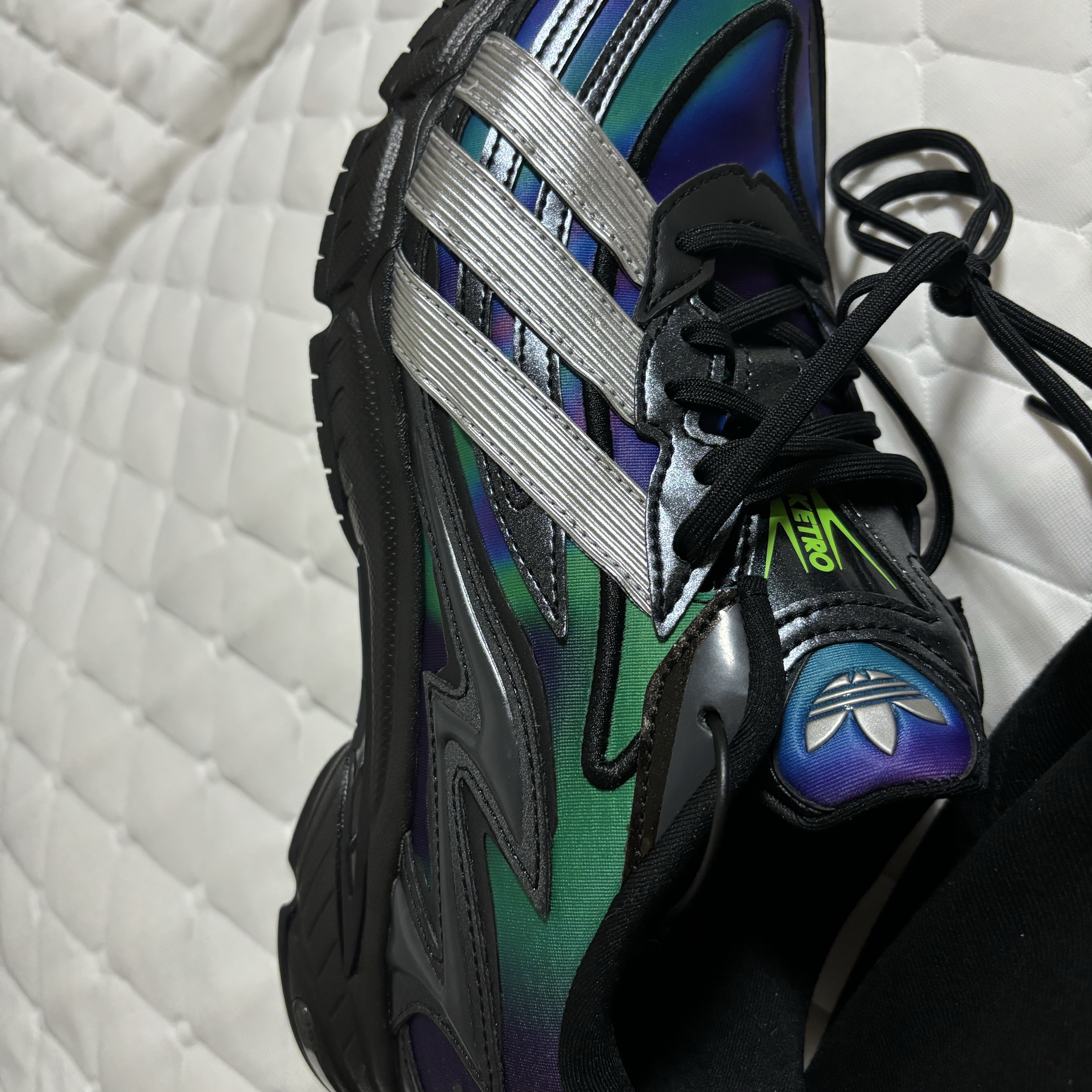 Adidas Orketro 2.0 Core Black Matte Silver 착용 스타일