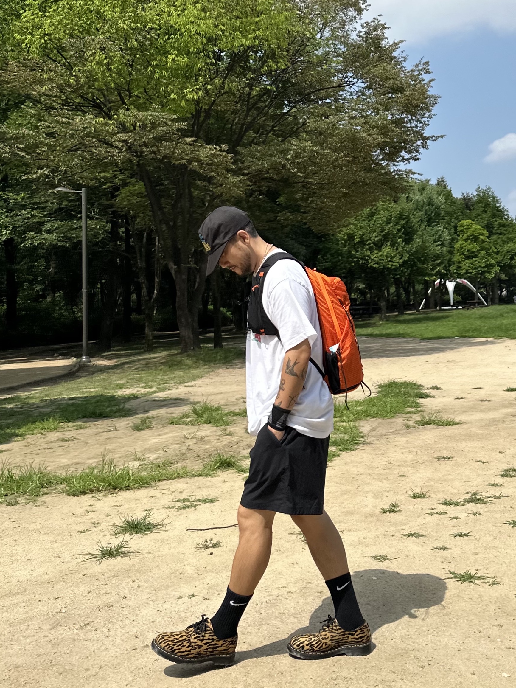 Dr. Martens x Wacko Maria 1461 Tiger Camo Hair On Camel Black 착용 스타일 - 2
