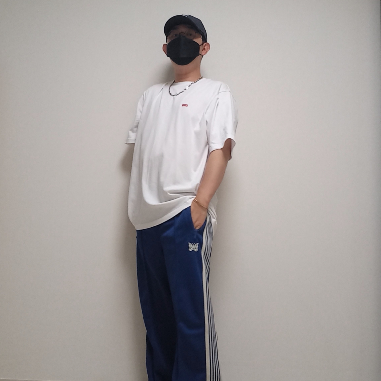 Supreme Cordura Ripstop S Logo 6-Panel Black - 23SS, Supreme Small Box T-Shirt White - 24SS 착용 스타일 - 4