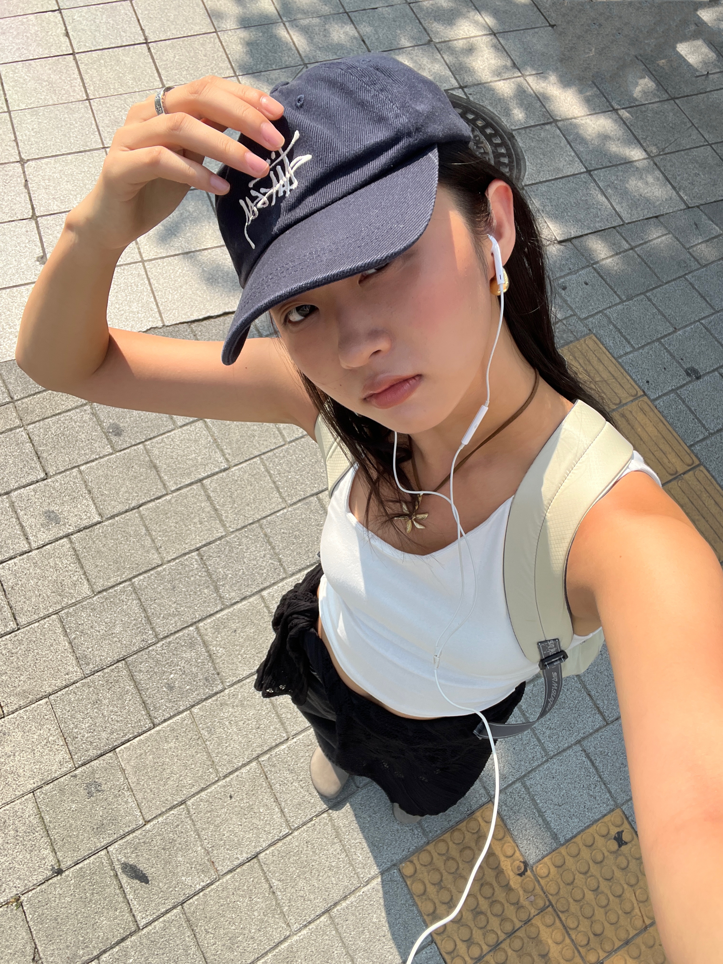 Stussy Big Logo Twill Low Pro Cap Black, And Wander Sil Daypack Off White 착용 스타일 - 1
