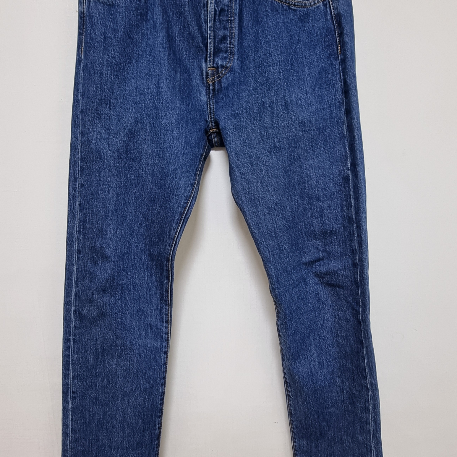 Levi's 501 Original Fit Jean Midium Indigo 착용 스타일 - 1