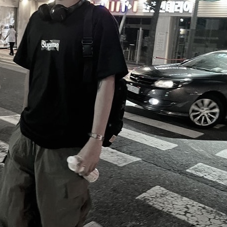 Supreme Box Logo T-Shirt Black - 23FW, Sony WH-CH520 Black (Korean Ver.) 착용 스타일