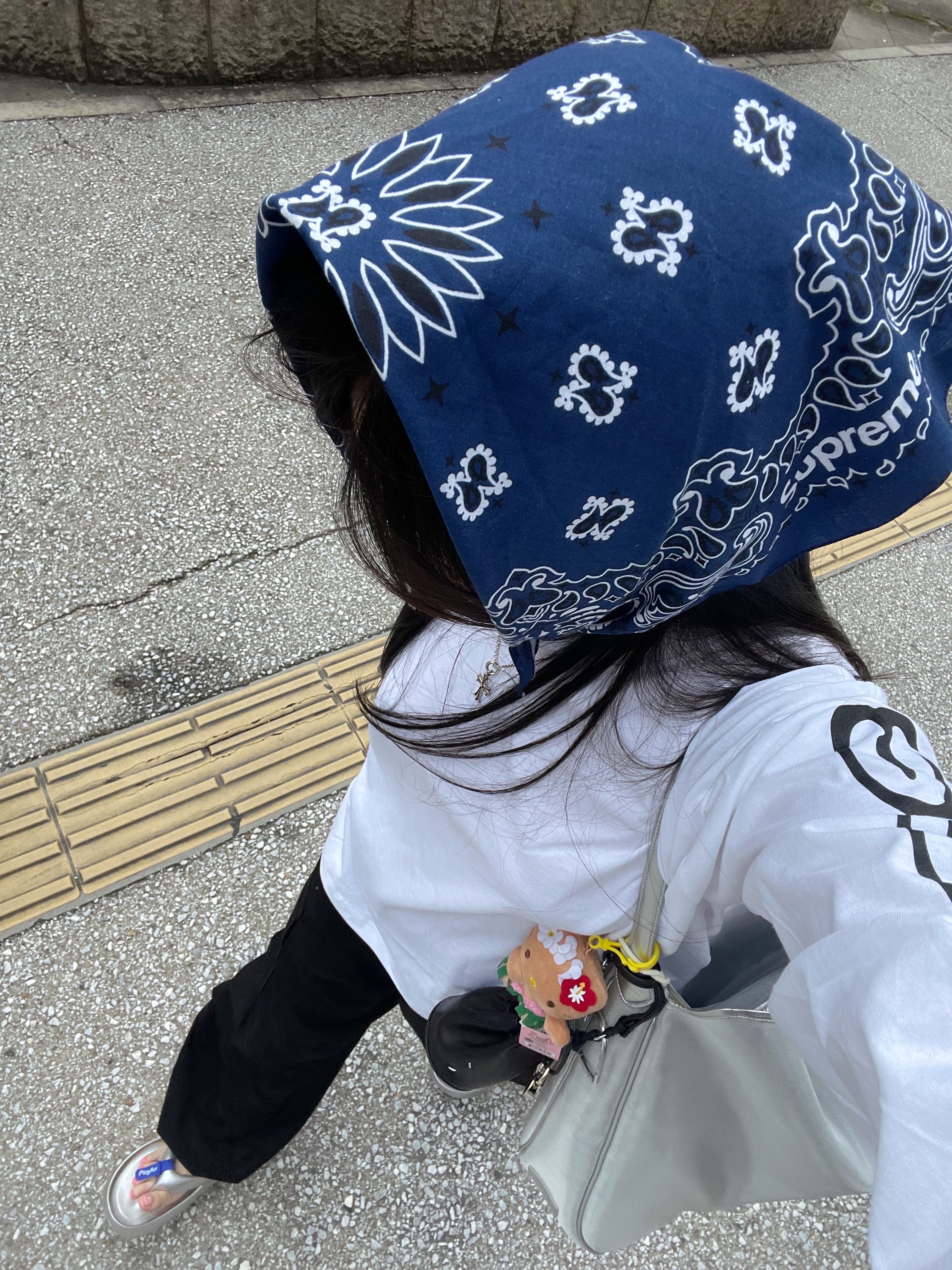 Stussy Sideways LS T-Shirt White, Taw&Toe x Low Classic Platform Flip Flop Silver 착용 스타일