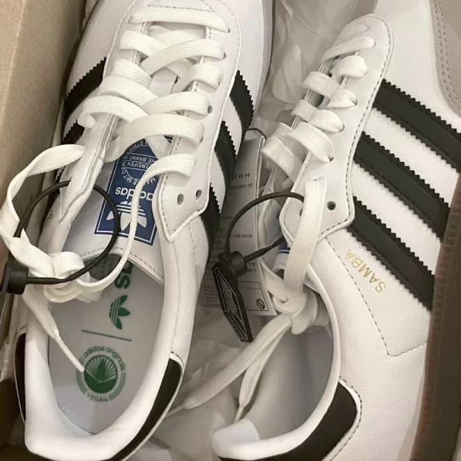 Adidas Samba OG Cloud White 착용 스타일 - 2
