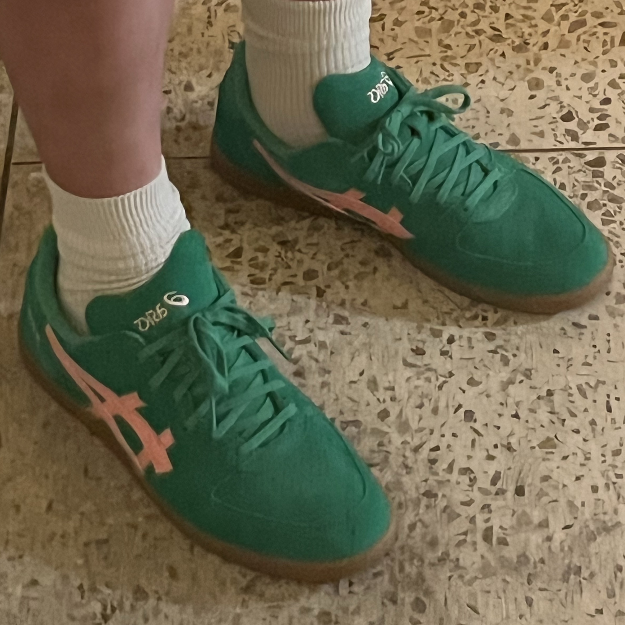 Asics Skyhand OG Cilantro Grapefruit 착용 스타일 - 2