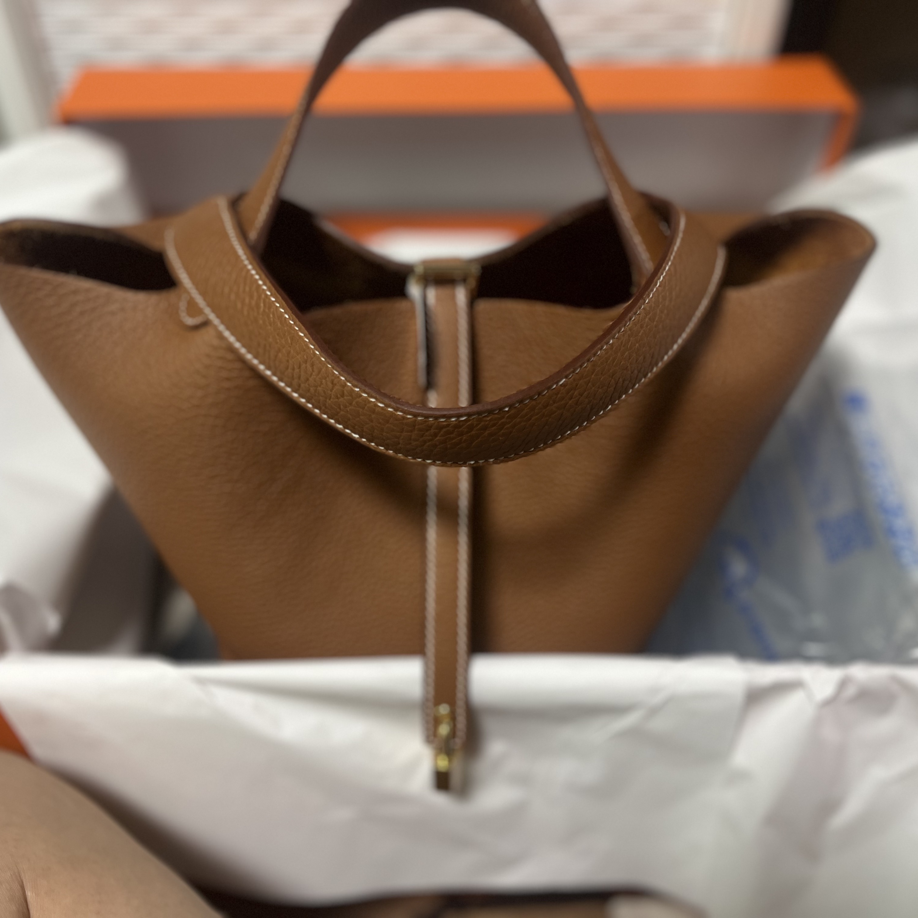 Hermes Picotin Lock 22 Bag Clemence & Gold 착용 스타일 - 1