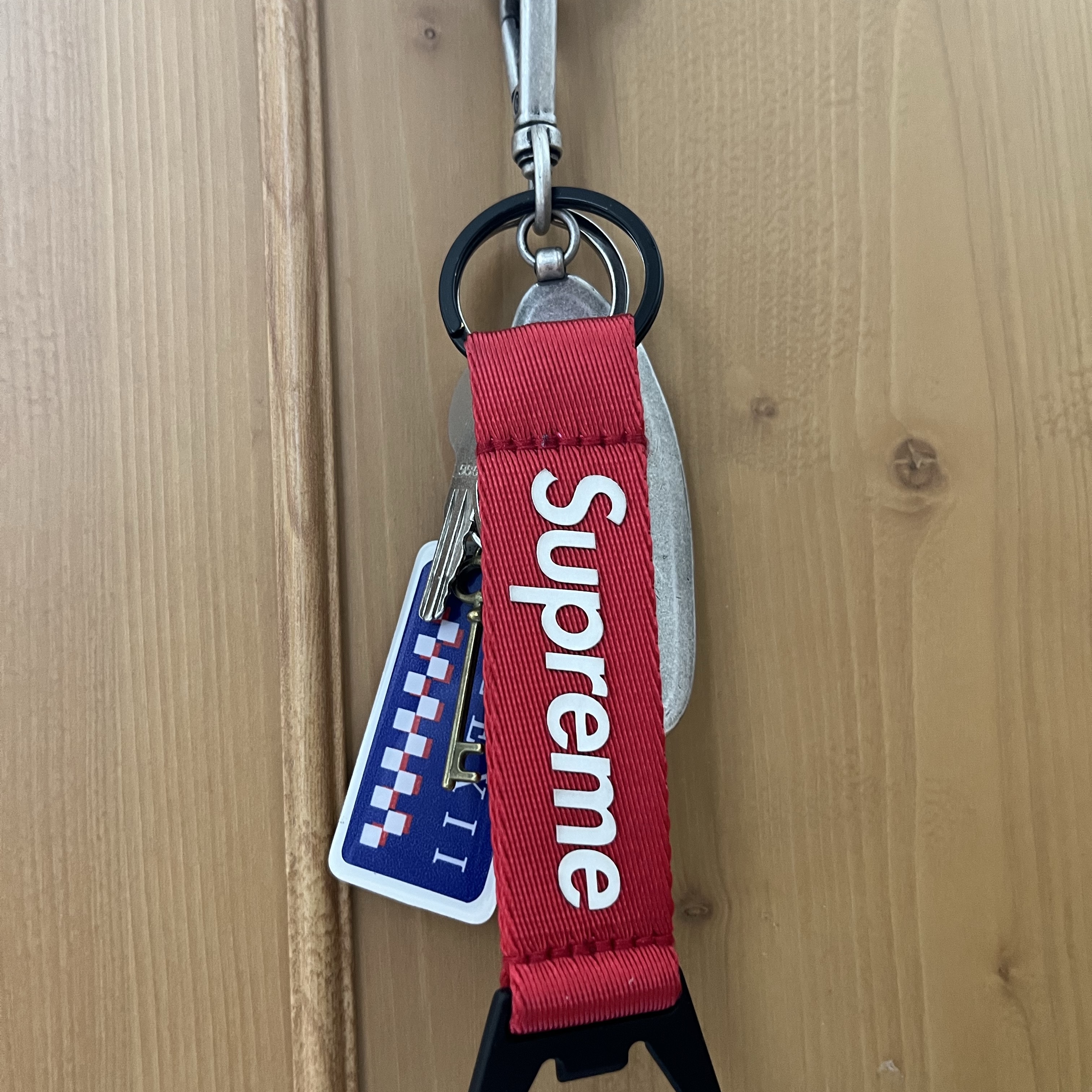 Supreme Bottle Opener Webbing Keychain Red - 21FW 착용 스타일
