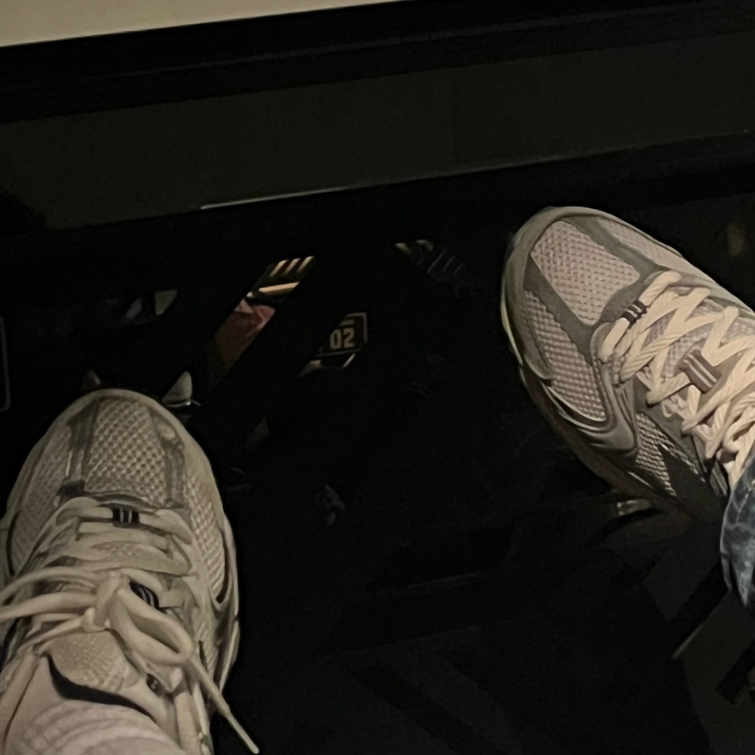 New Balance 530 Premium Vintage Grey Matter, New Balance 530 White Silver 착용 스타일