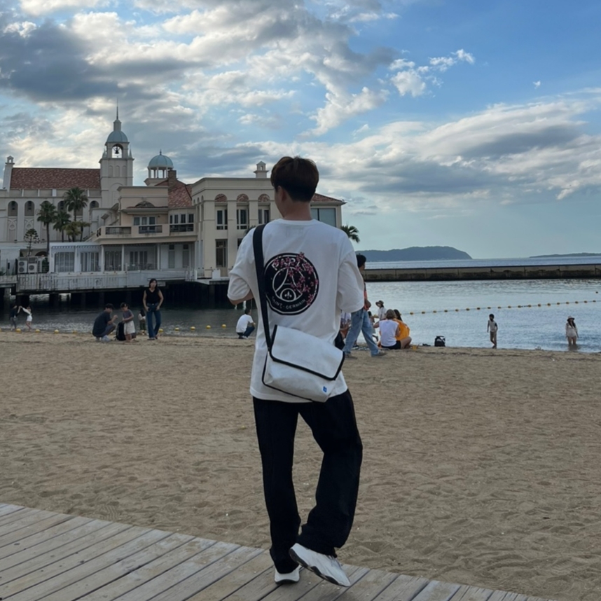 Adidas Yeezy Boost 700 V2 Static 2022, Ader Error Small Trace Esty Messanger Bag White 착용 스타일