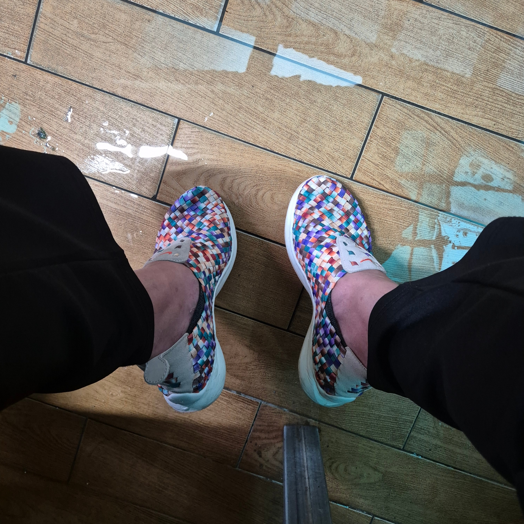 Nike Air Woven Fossil Stone 착용 스타일
