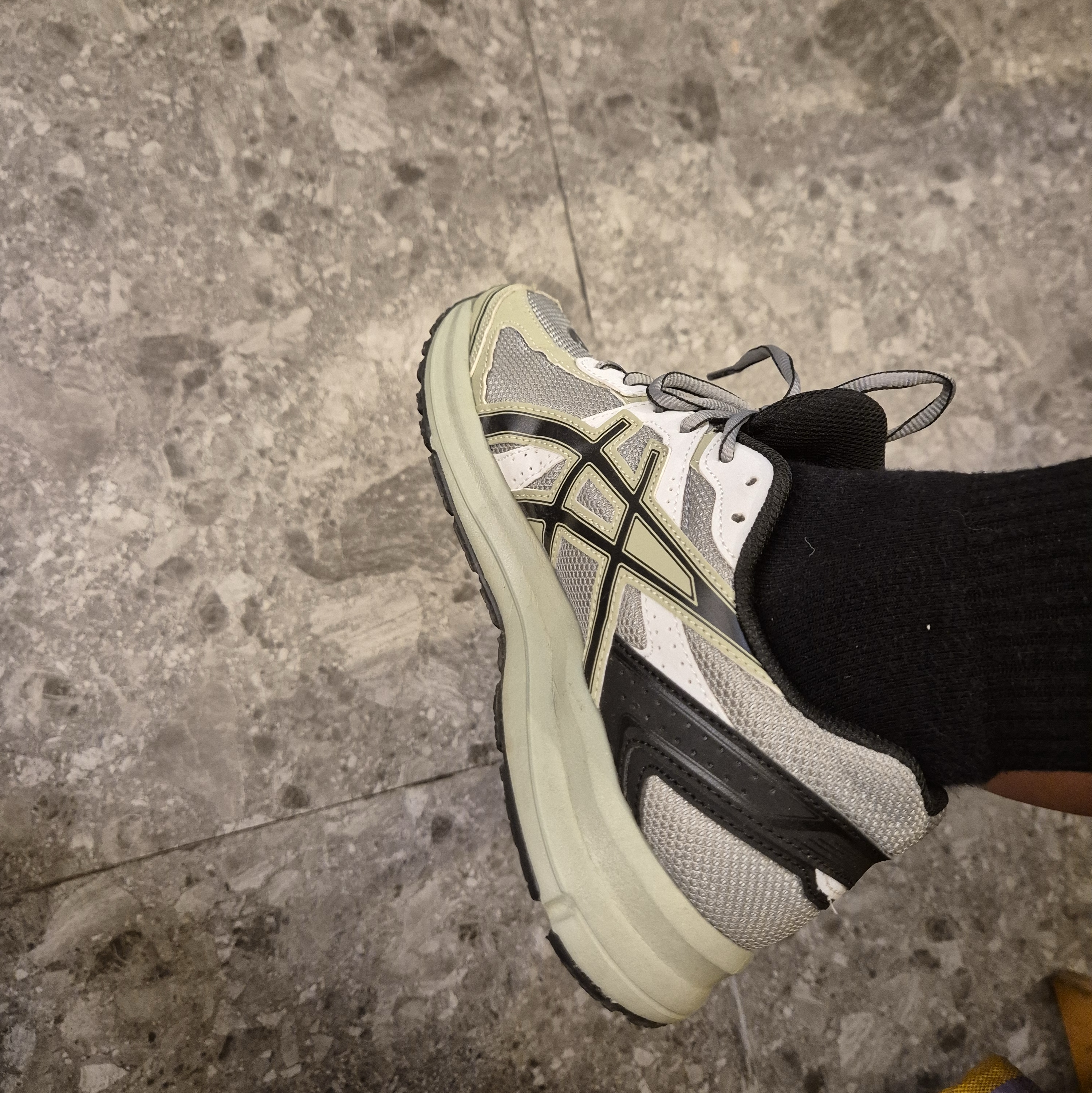 Asics Jog 100 S Sheet Rock - 2E Wide 착용 스타일