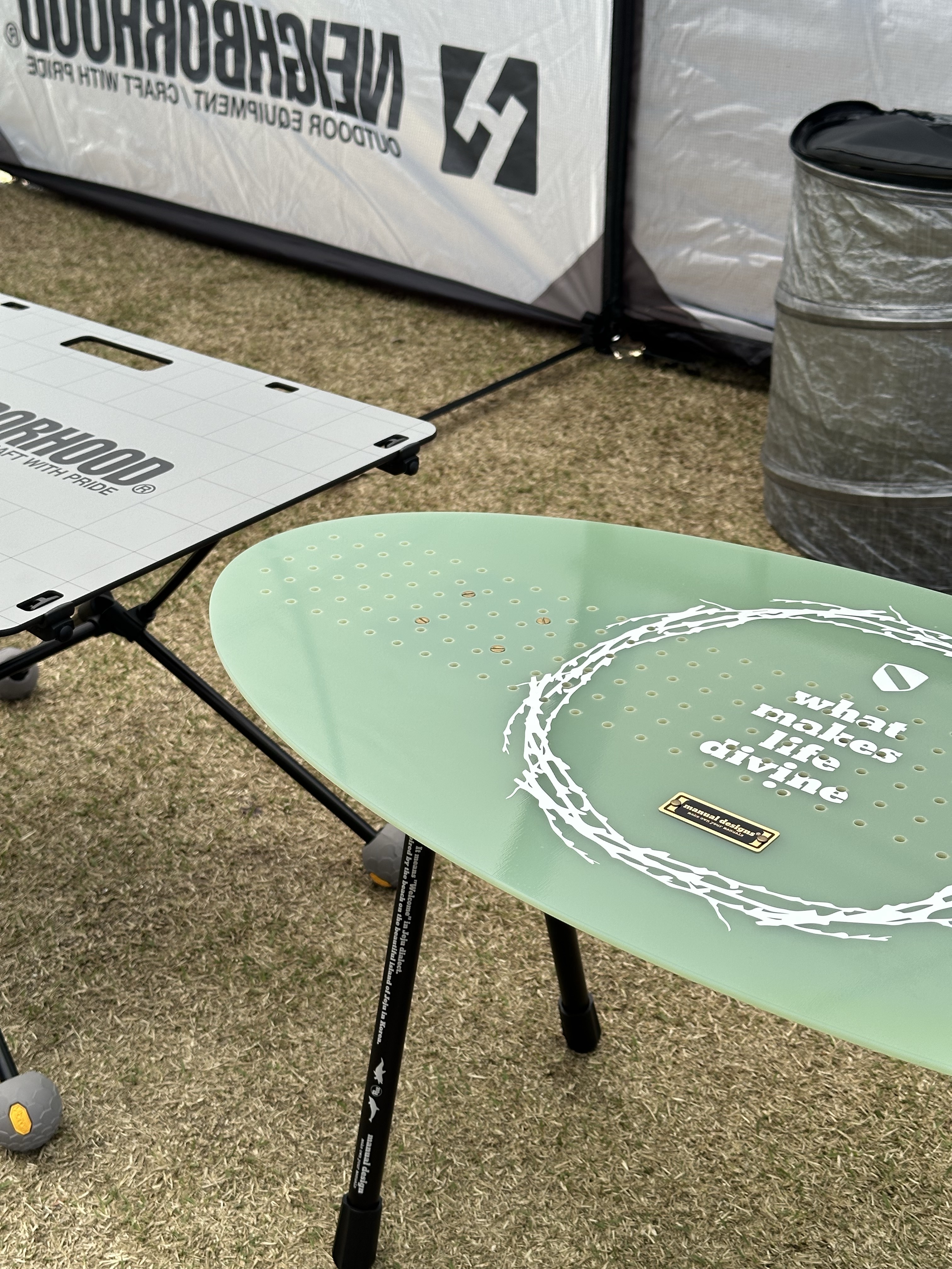 Helinox x Neighborhood Field Tunnel 4.35 Hangar Gray, Helinox x Neighborhood Table One Solid Top Grey (With Frame) 착용 스타일