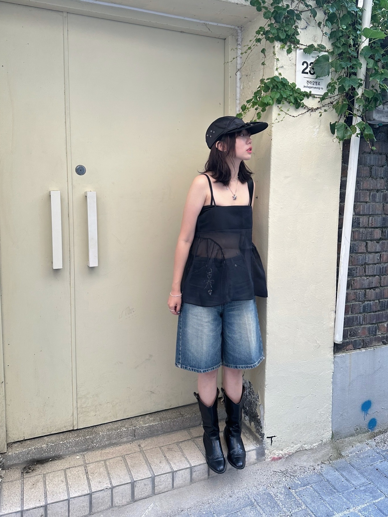 YOUCHE QS Duck Cap Black 착용 스타일 - 1