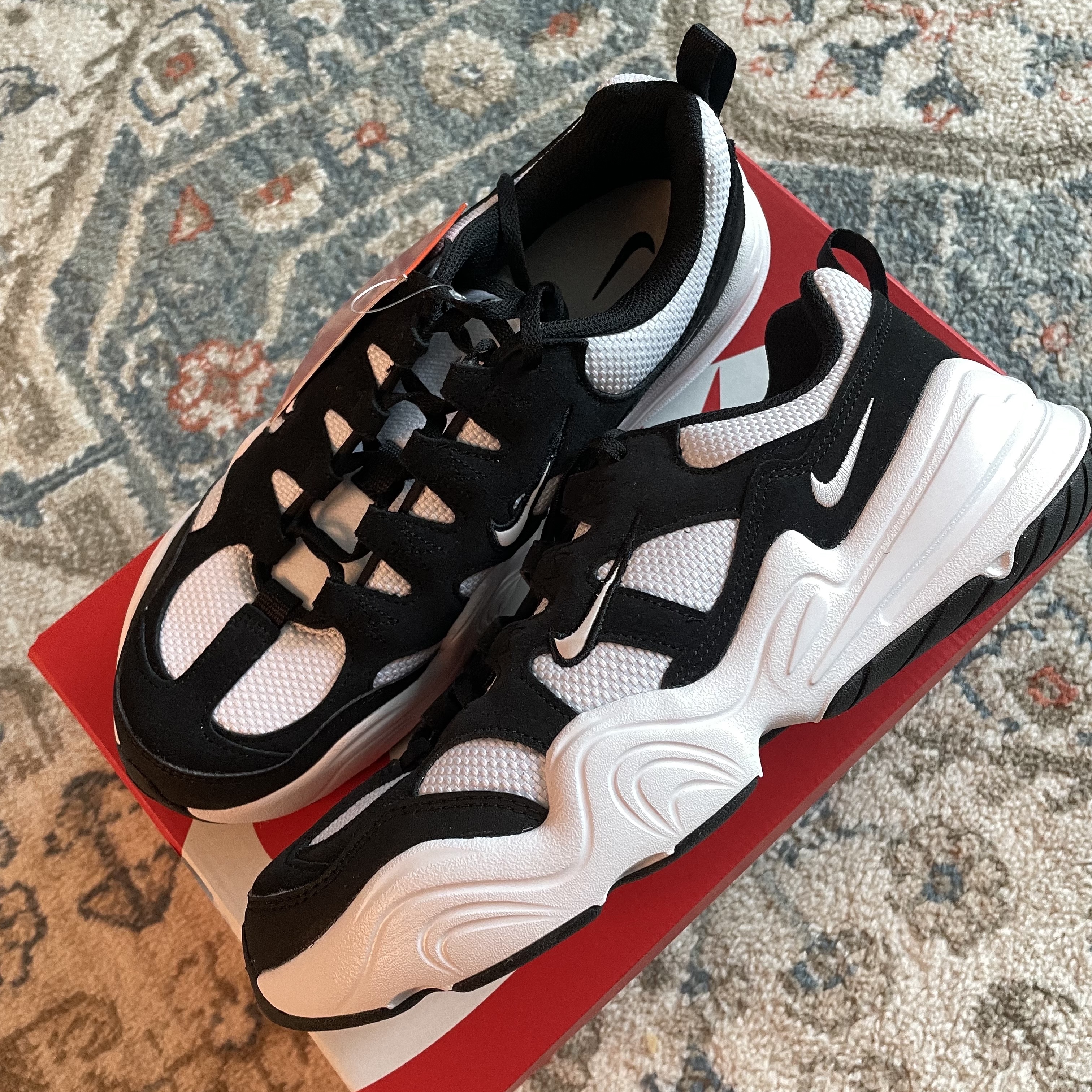 Nike Tech Hera White Black 착용 스타일 - 1