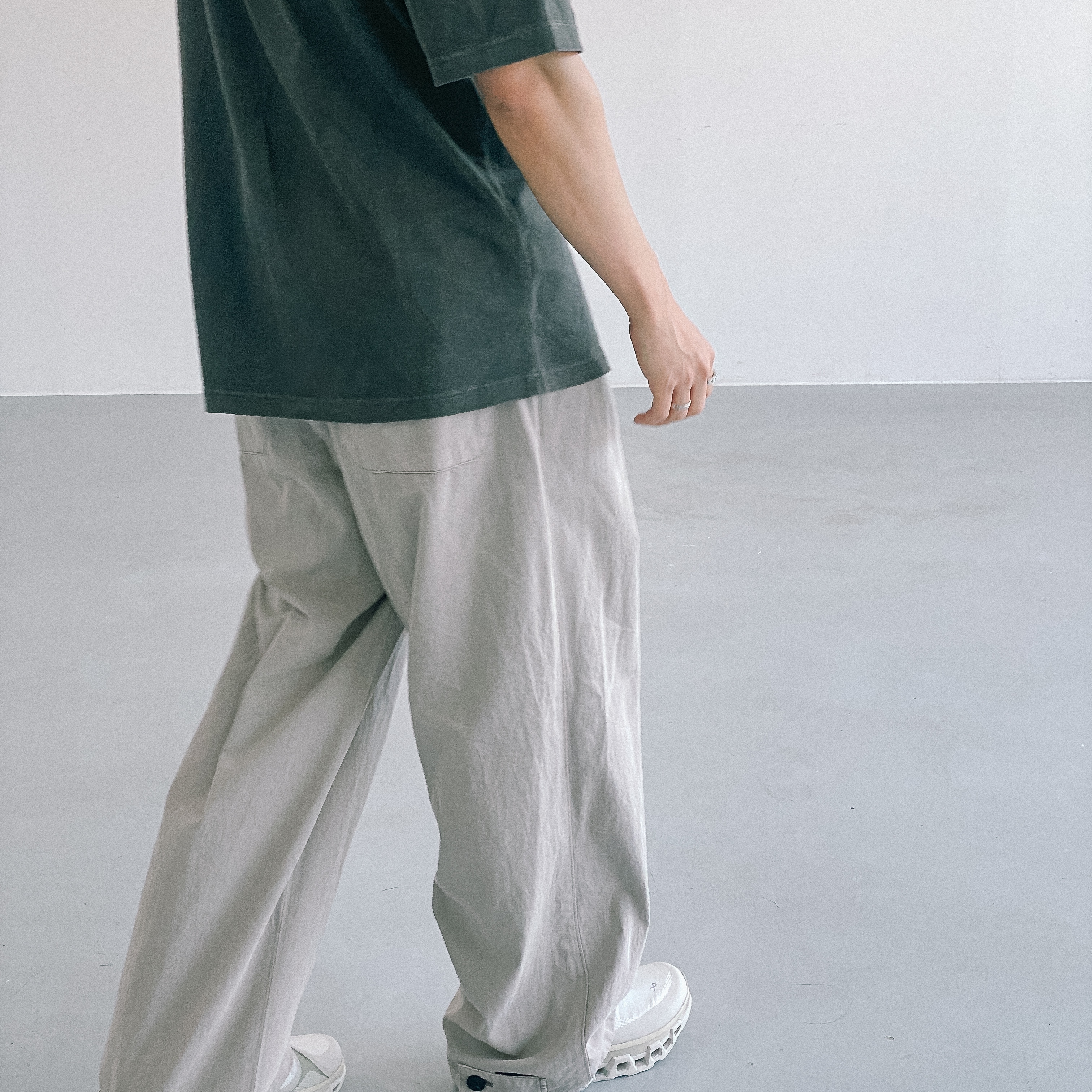 On Running x Post Archive Faction (Paf) Cloudmonster 2 Moondust Chalk 착용 스타일 - 3