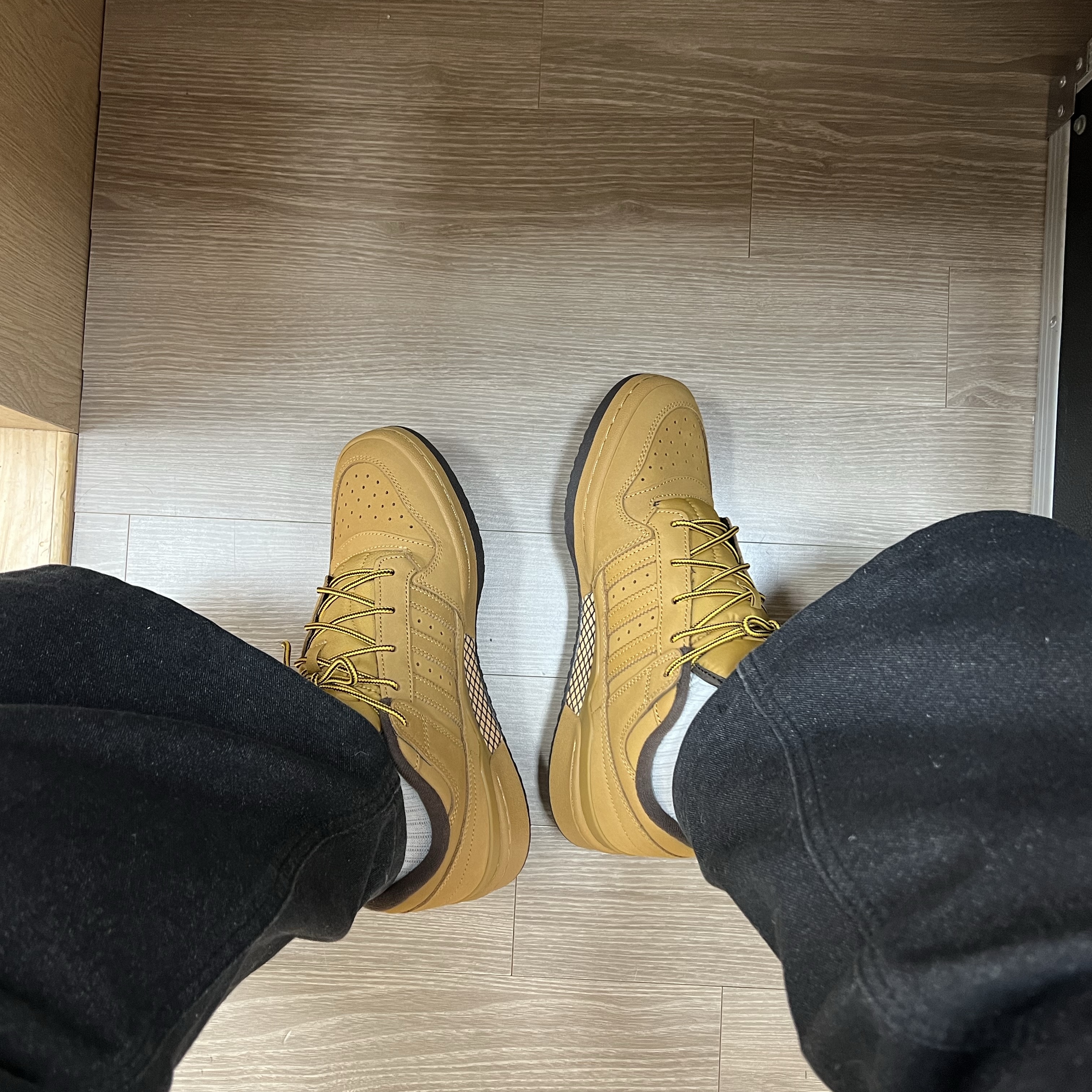 Adidas Forum Low Classic Brown 착용 스타일