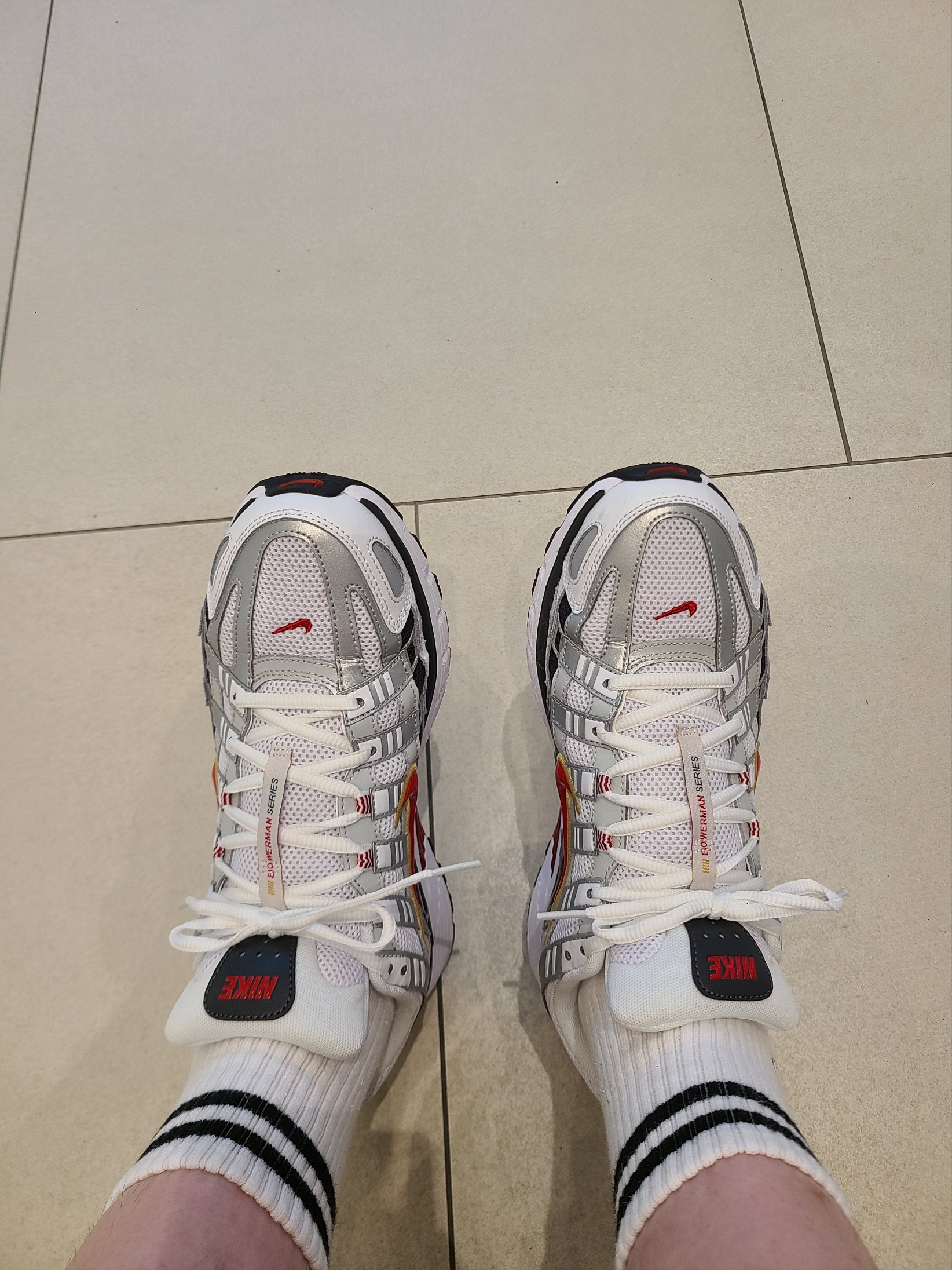 Nike P-6000 White Varsity Red 착용 스타일 - 2