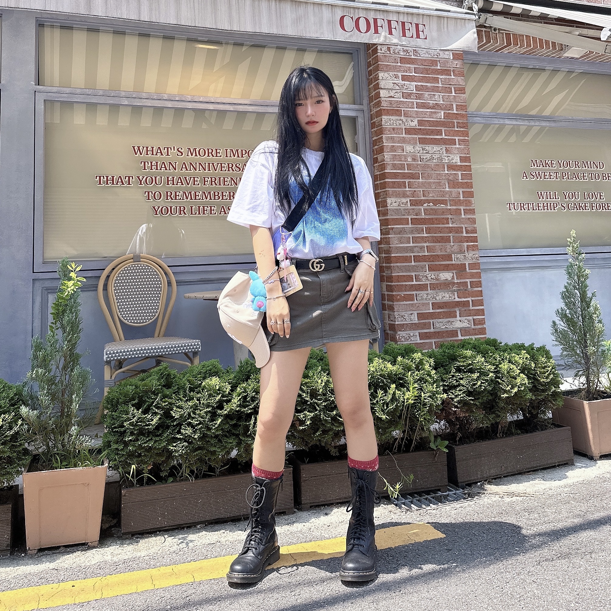 (W) Dr. Martens 1B99 Boots Black 착용 스타일 - 2