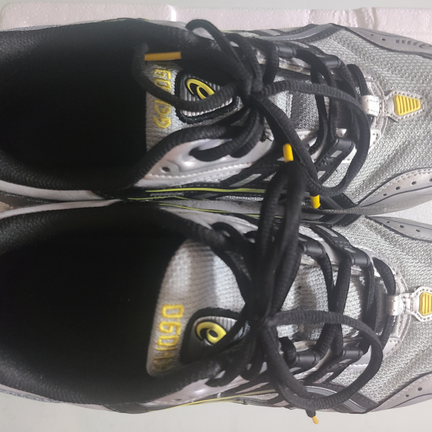 Asics Gel-1090 Mid Grey Black 착용 스타일
